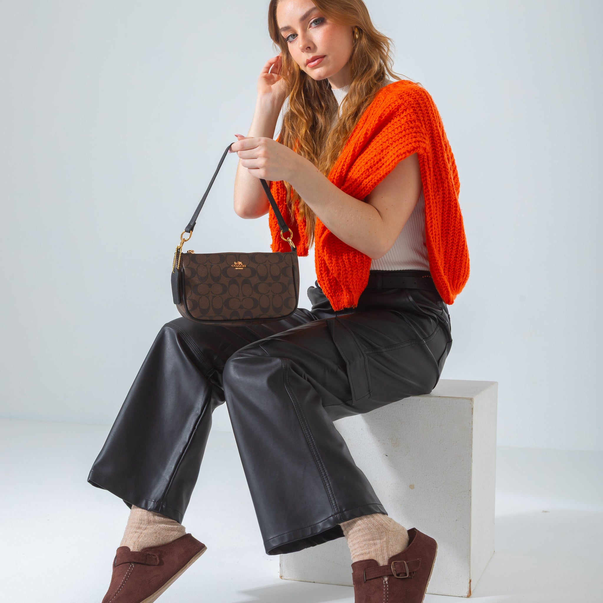 The Iconic Shoulder Pochette Bag-black