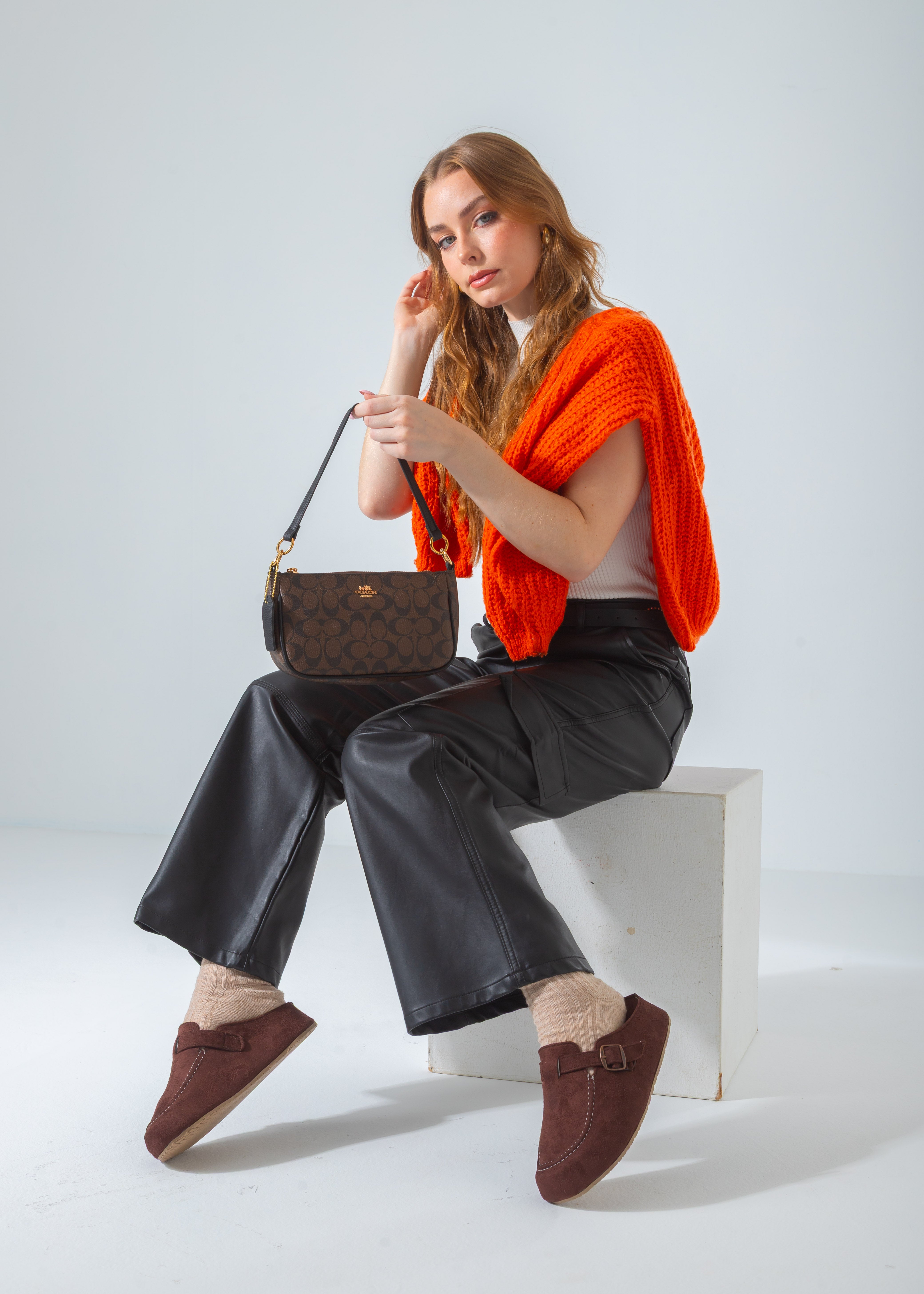 The Iconic Shoulder Pochette Bag-black