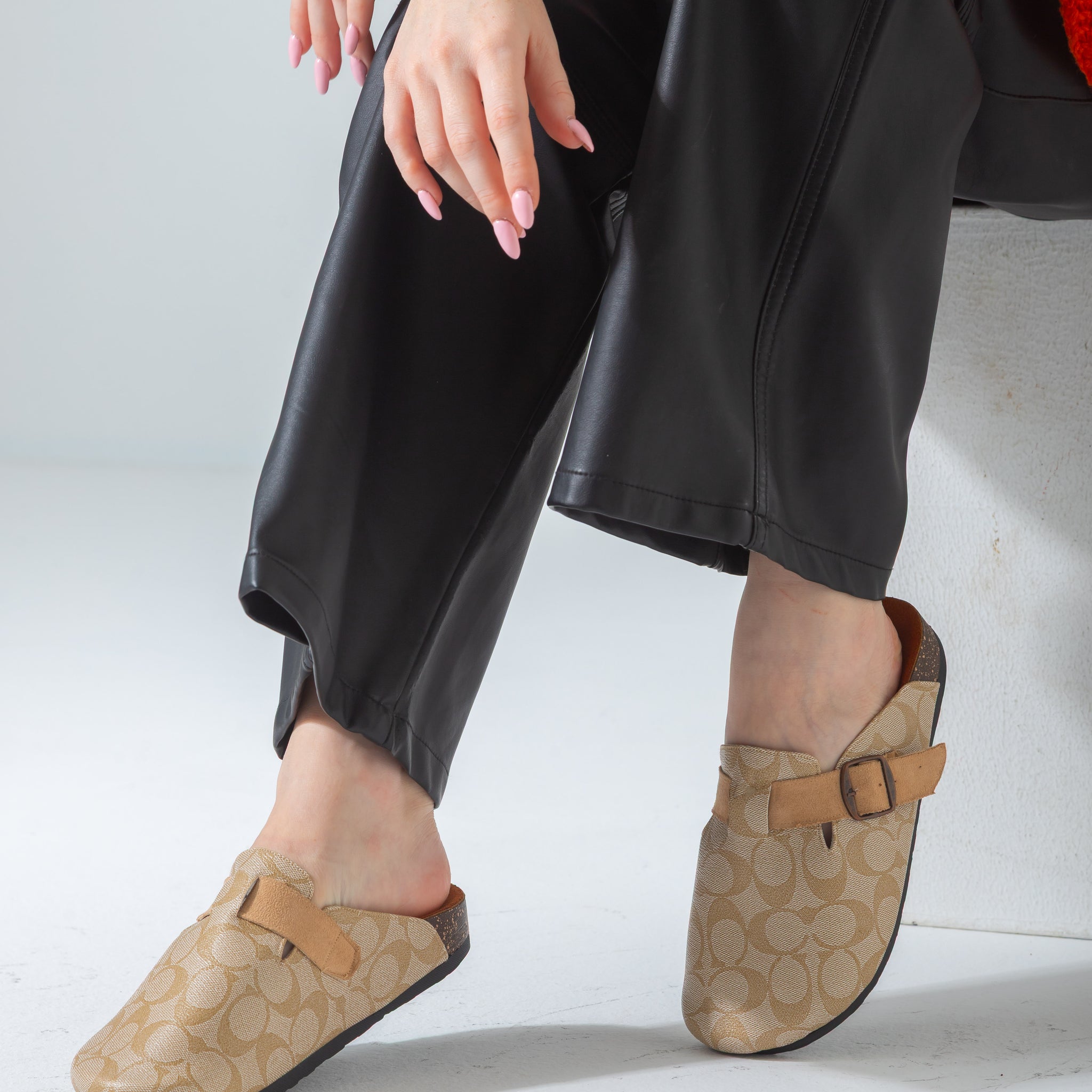 Signature Print Buckle Clog-beige