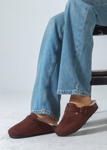 Faux-Fur Buckle Clogs-brown