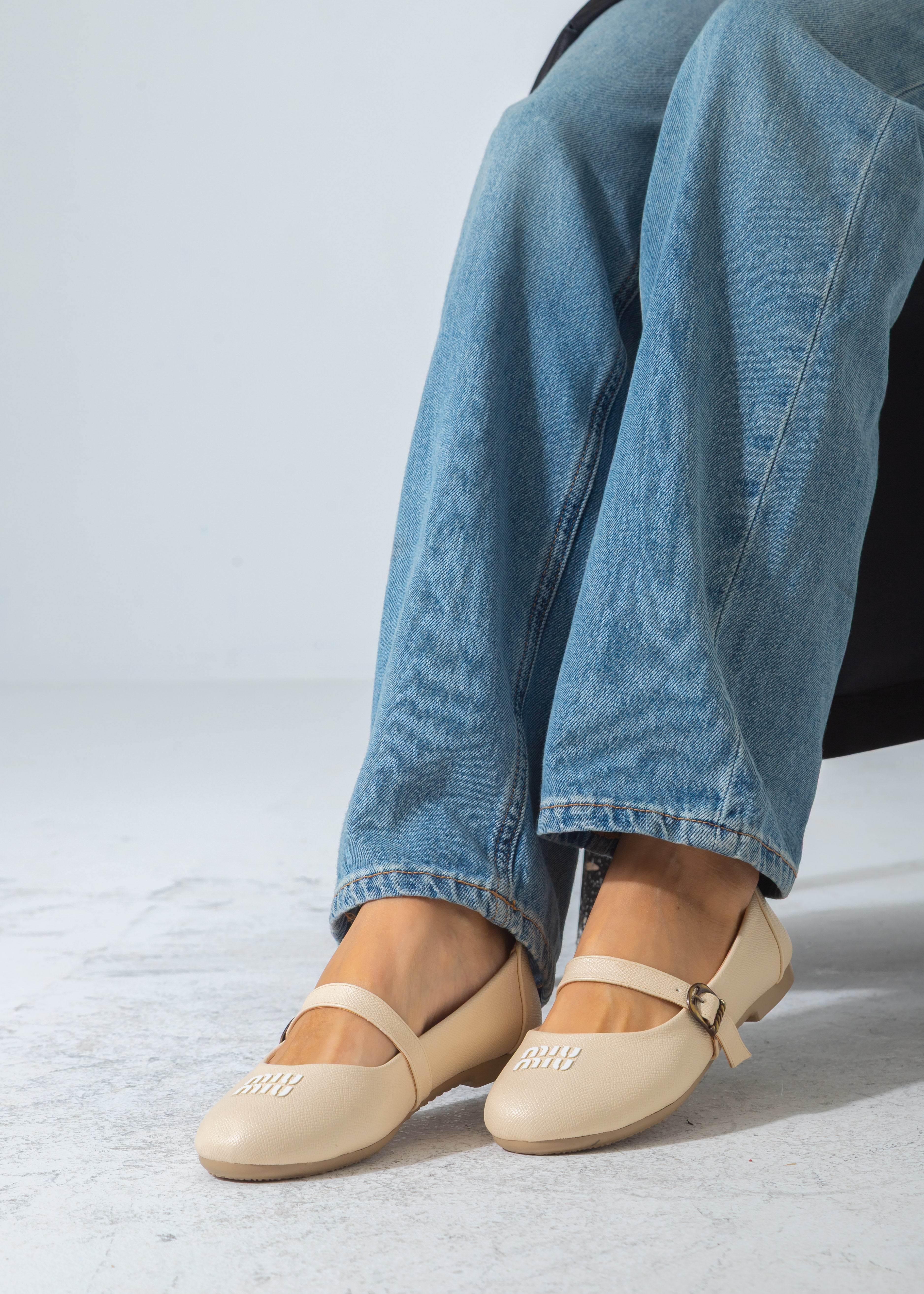 Buckle Strap Flat-beige