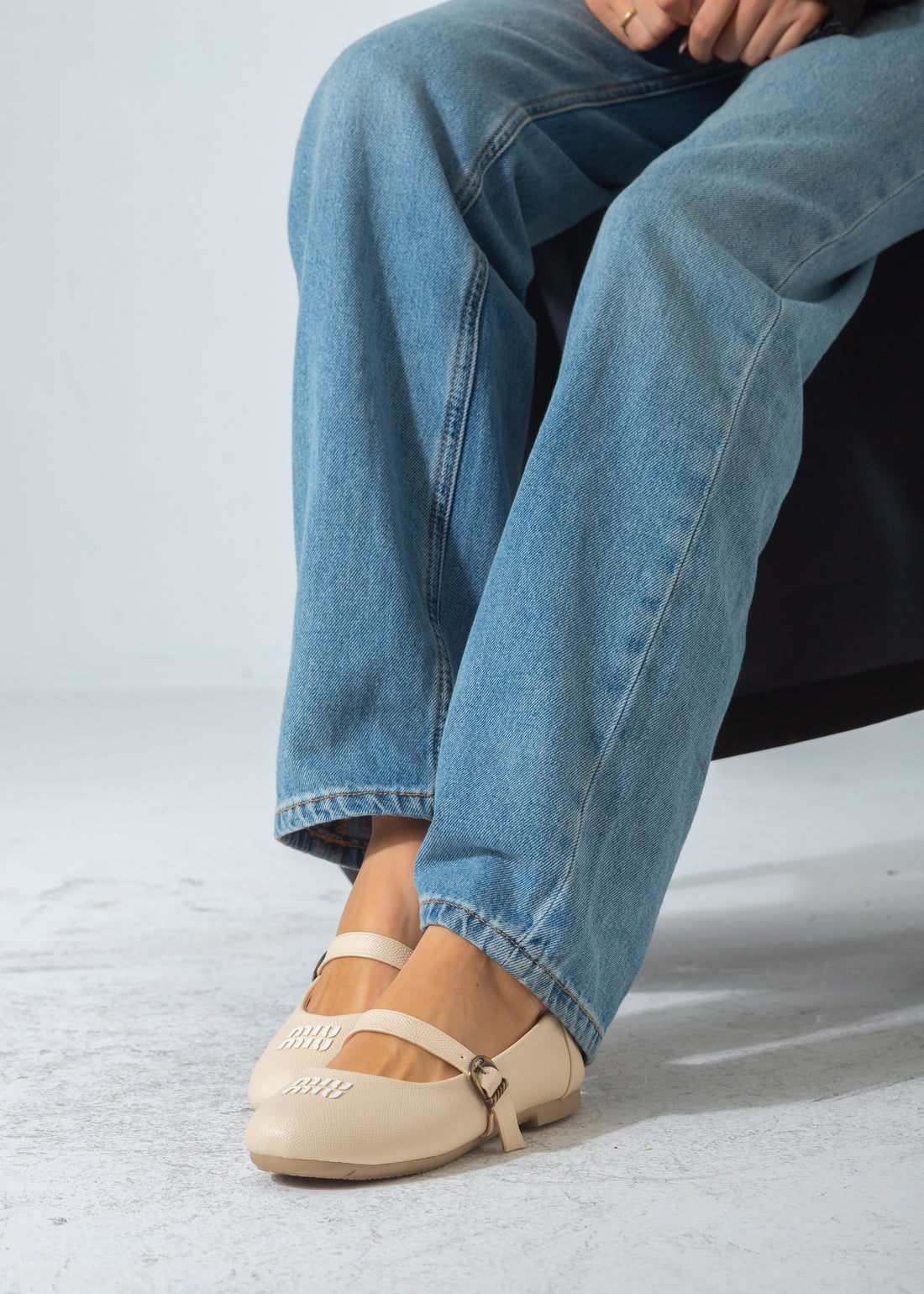 Buckle Strap Flat-beige