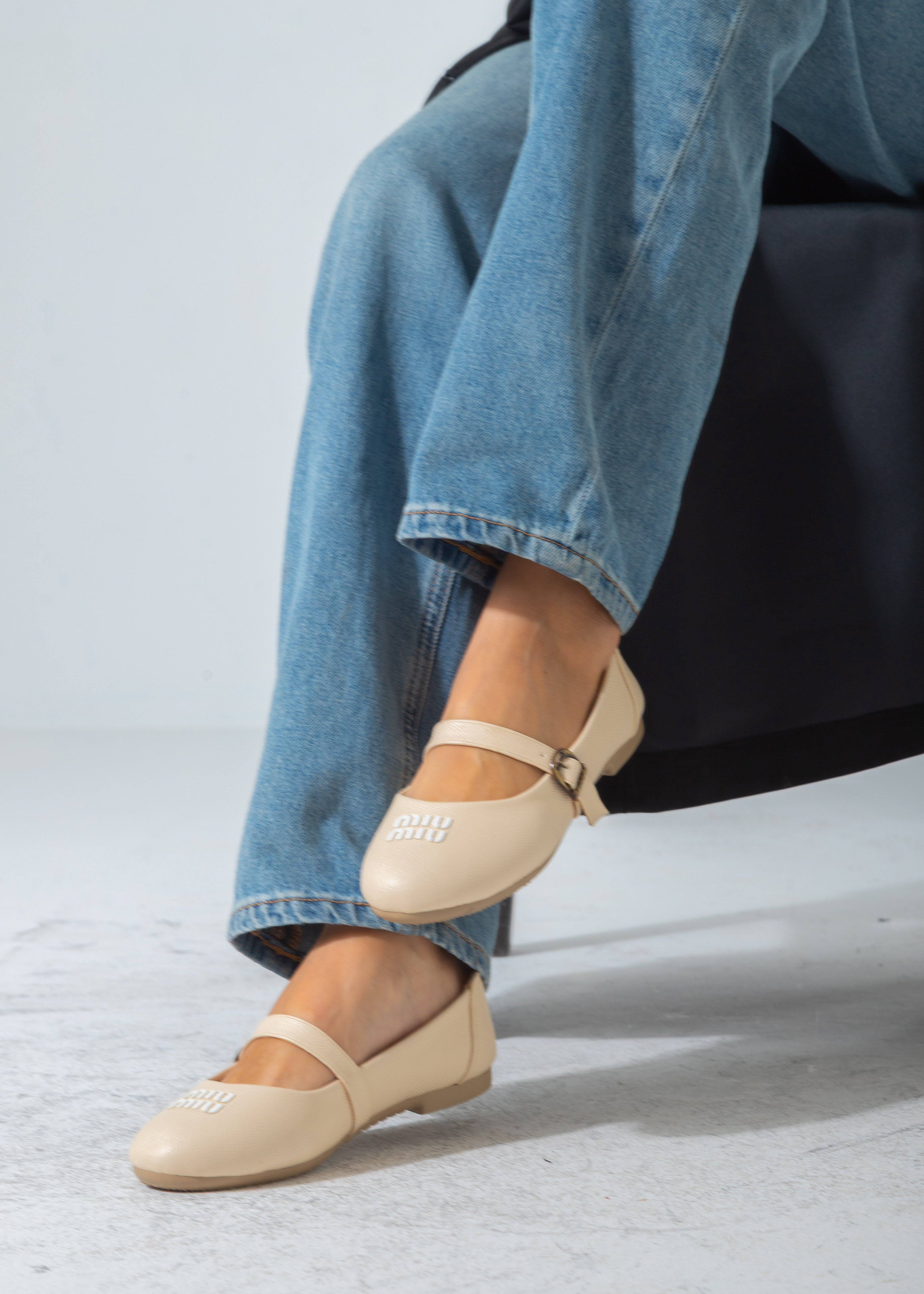 Buckle Strap Flat-beige
