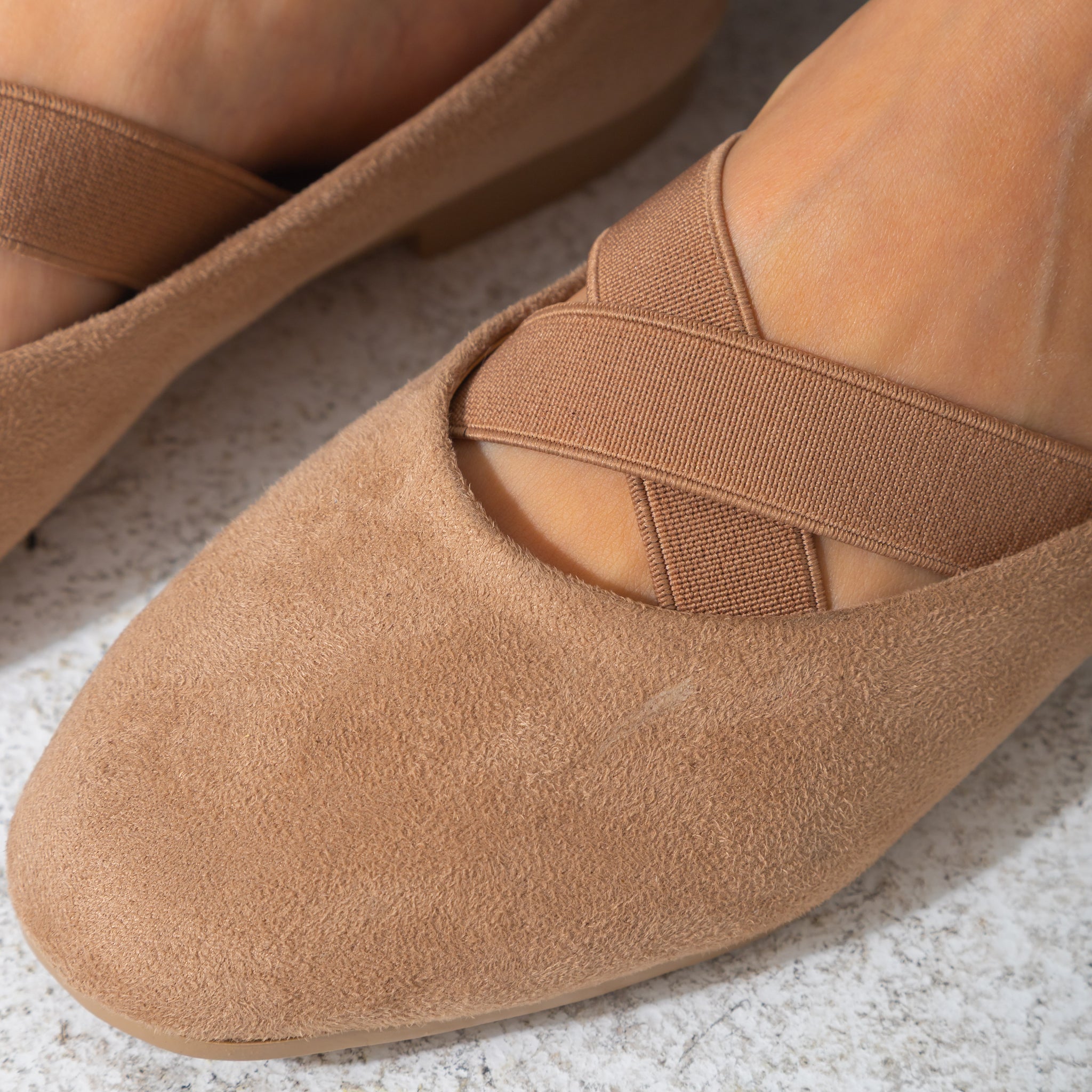 Suede Criss-Cross Elastic Flat-beige