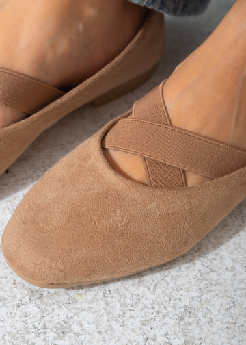 Suede Criss-Cross Elastic Flat-beige