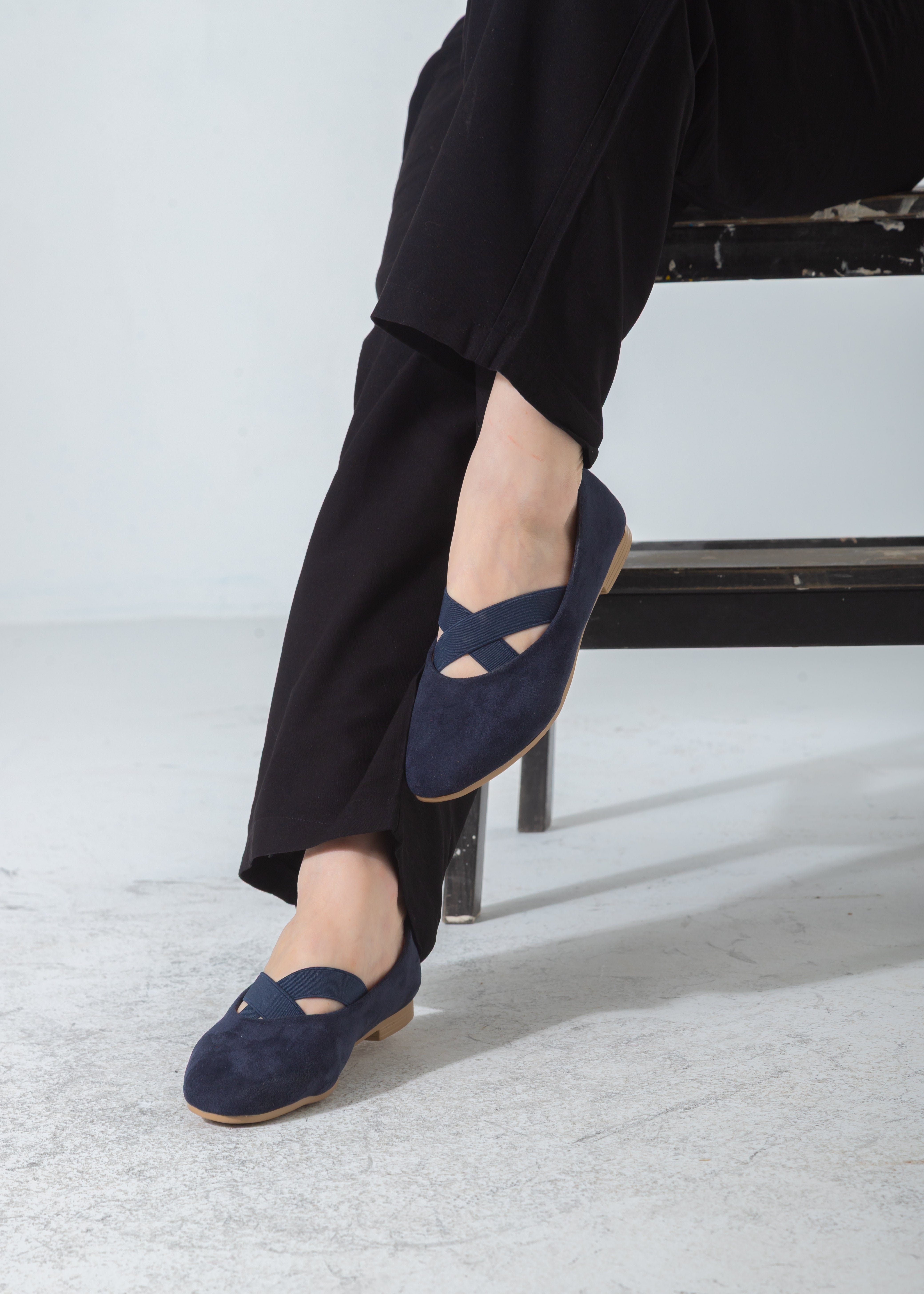 Suede Criss-Cross Elastic Flat-dark blue