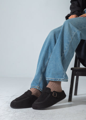Suede Moc Toe Buckle Clog-black