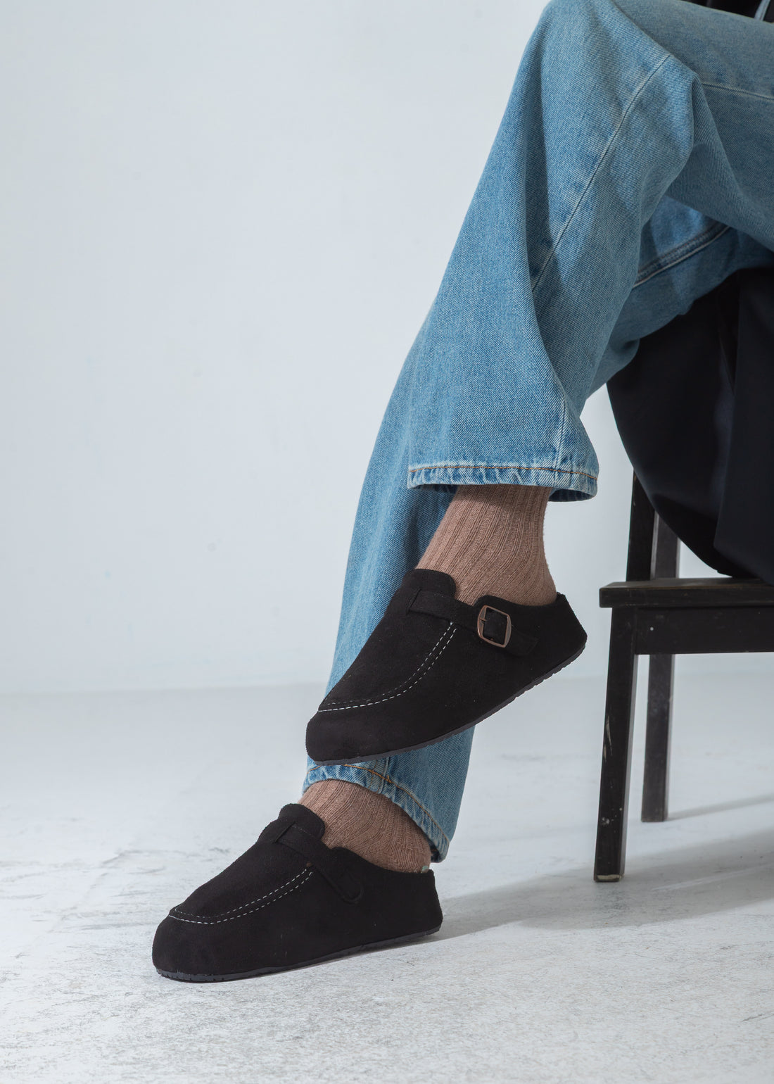 Suede Moc Toe Buckle Clog-black