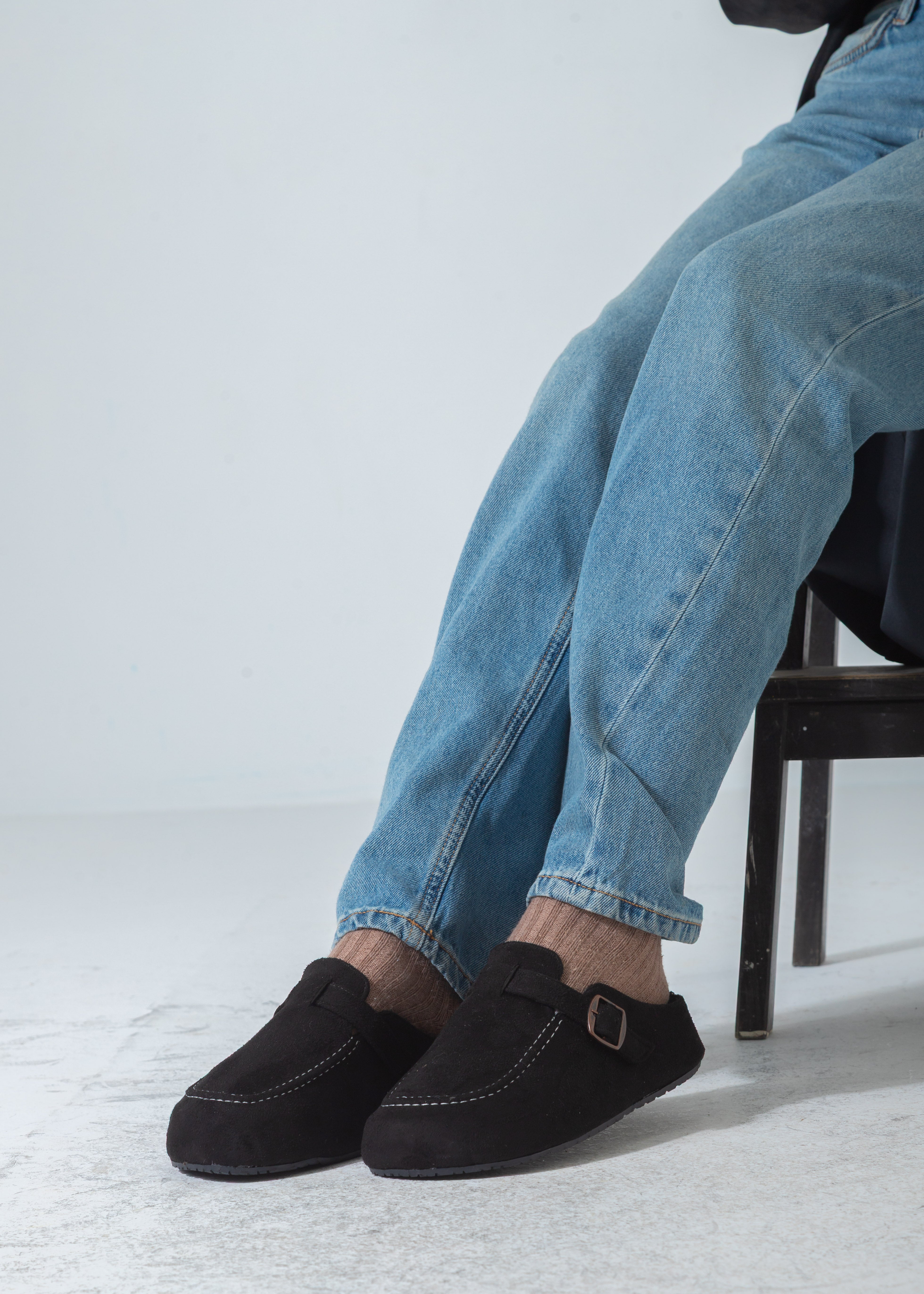 Suede Moc Toe Buckle Clog-black