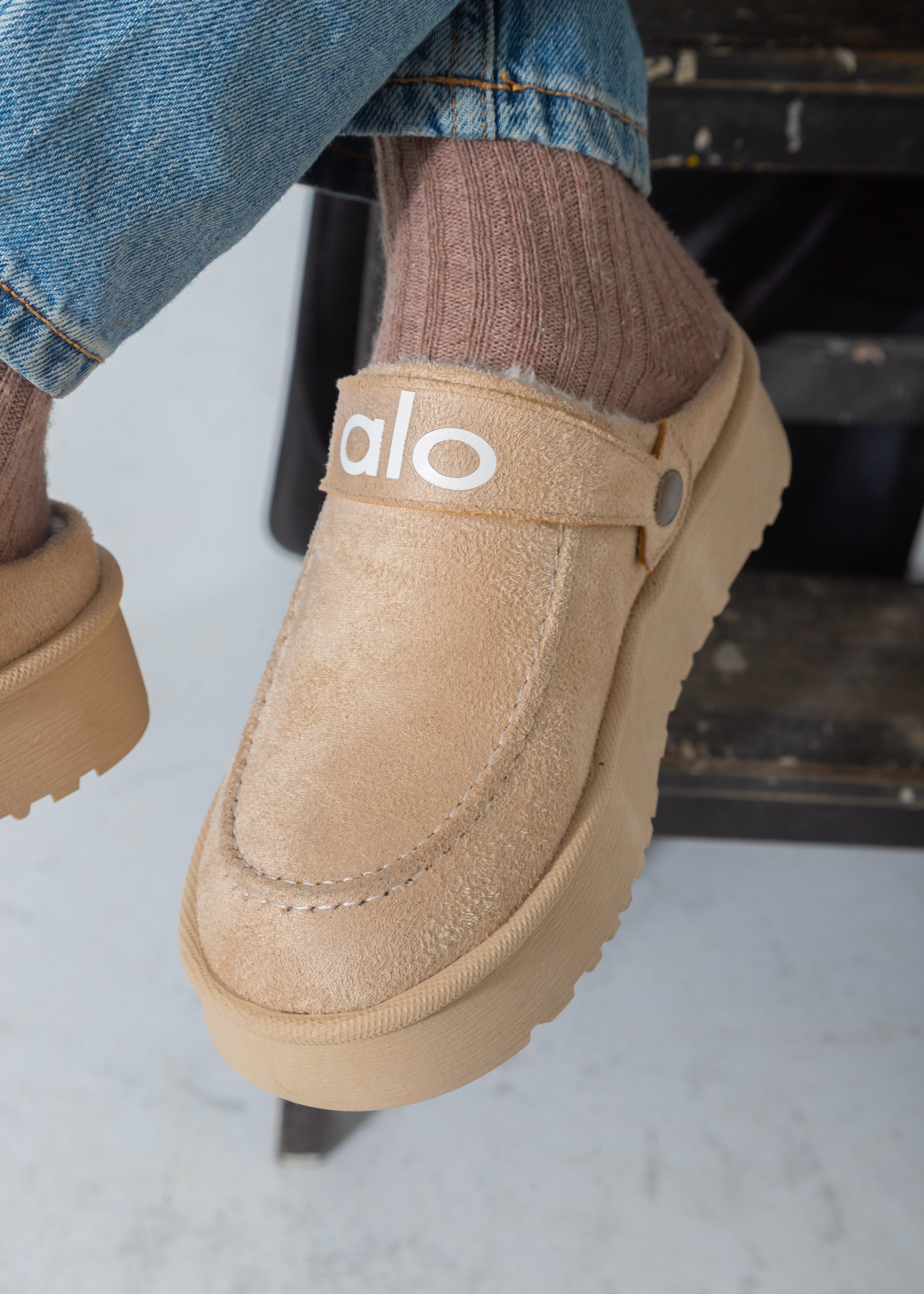 The Cozy Platform Clog-beige