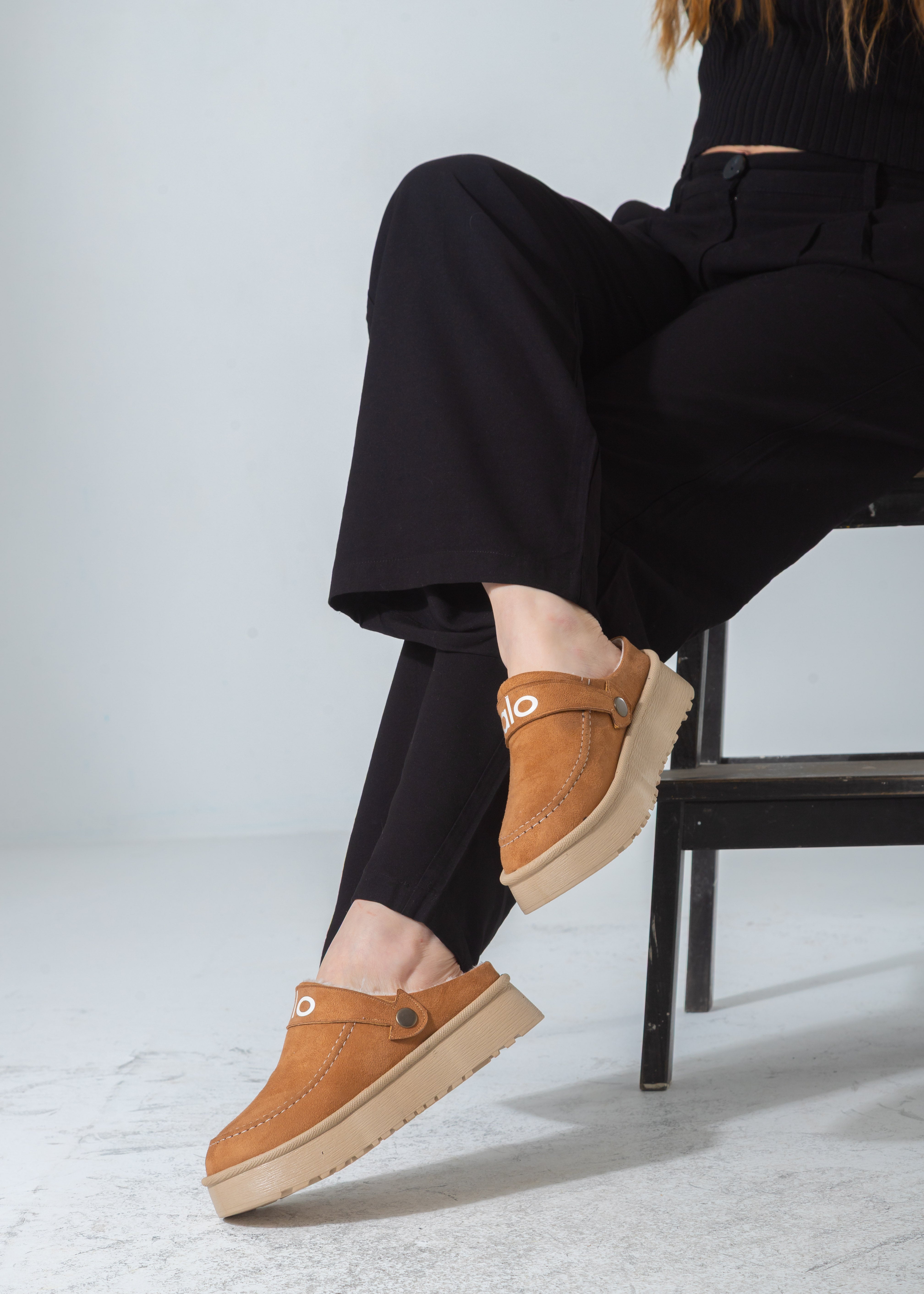 The Cozy Platform Clog-cafe