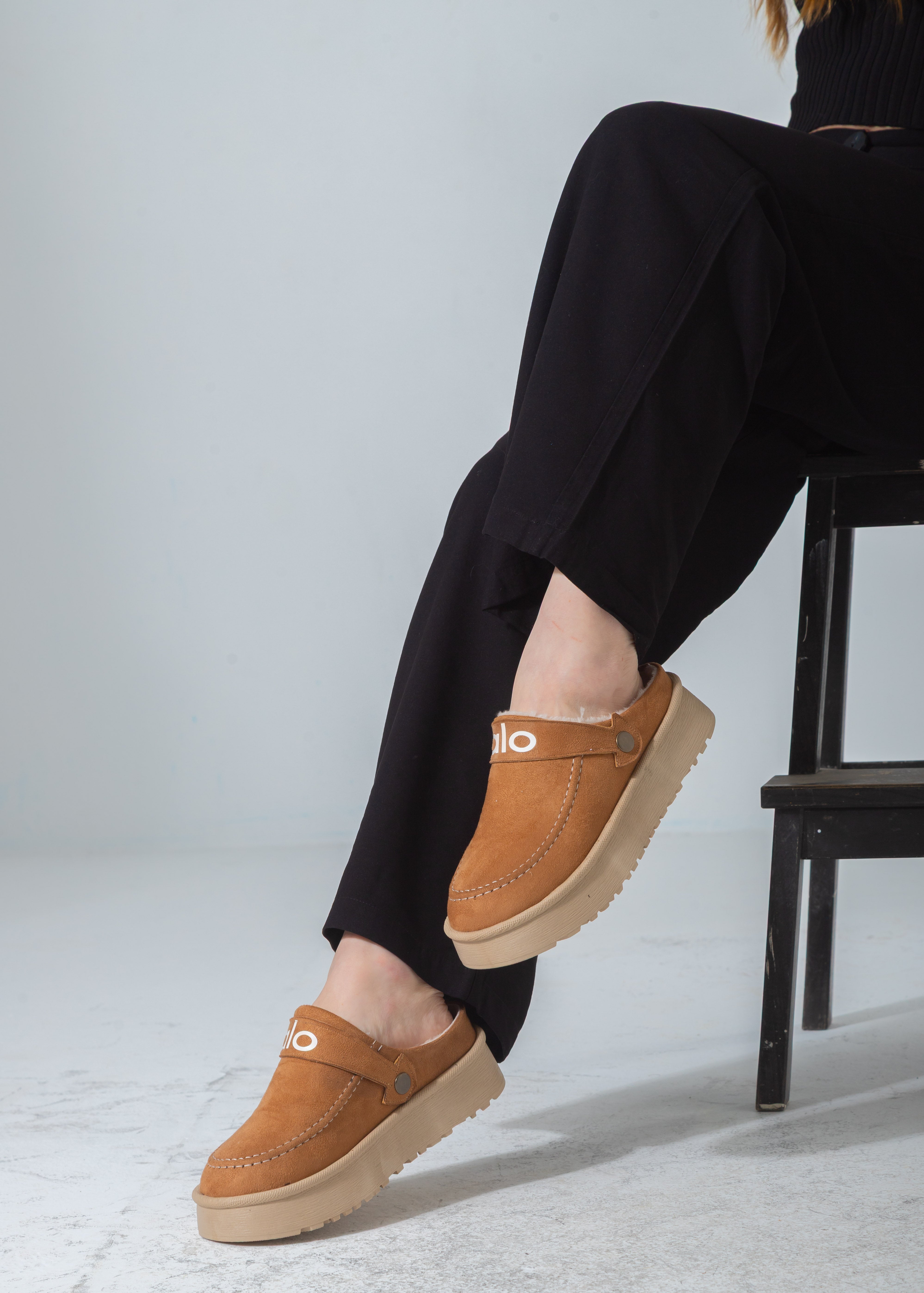 The Cozy Platform Clog-cafe