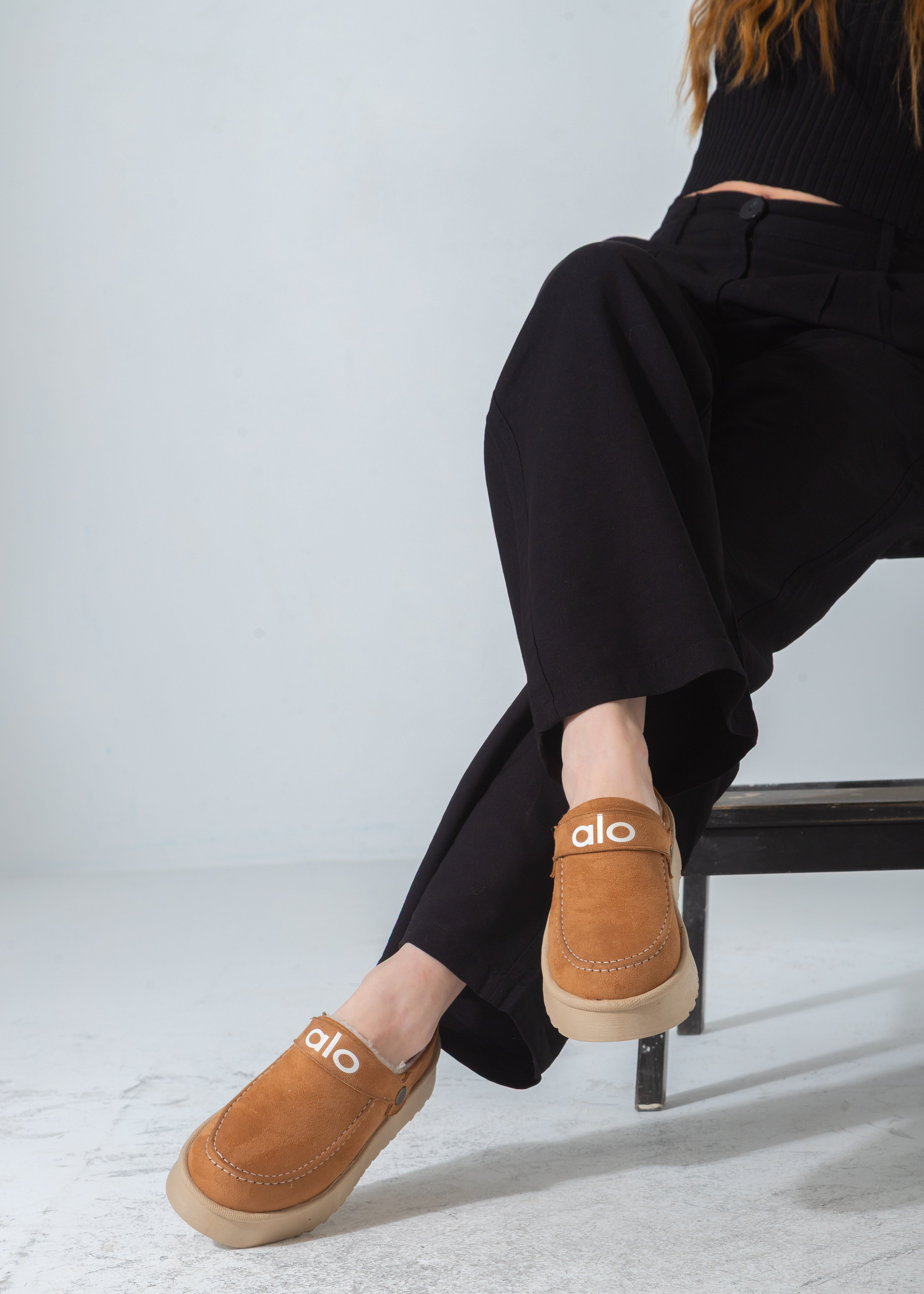 The Cozy Platform Clog-cafe