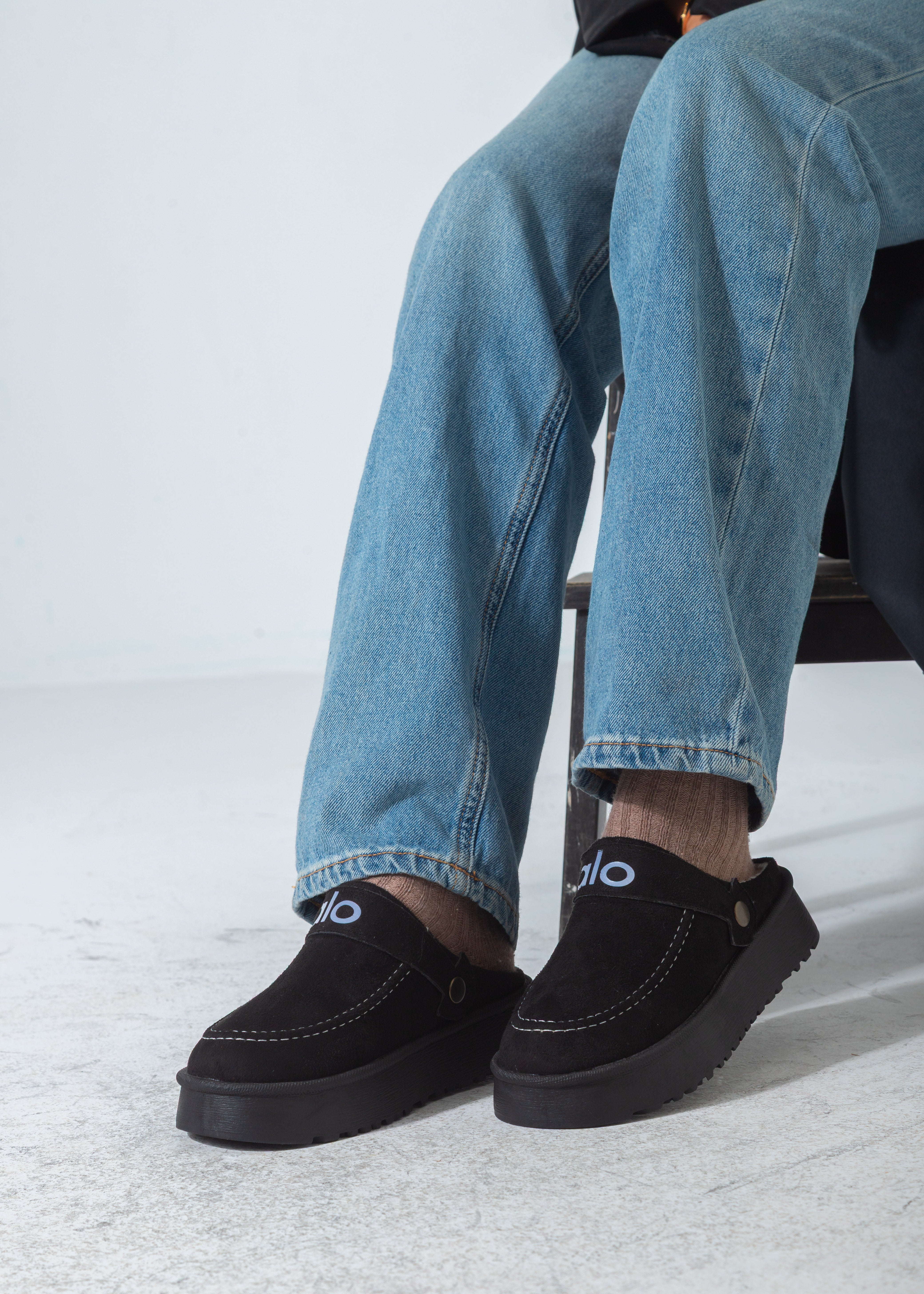 The Cozy Platform Clog-black