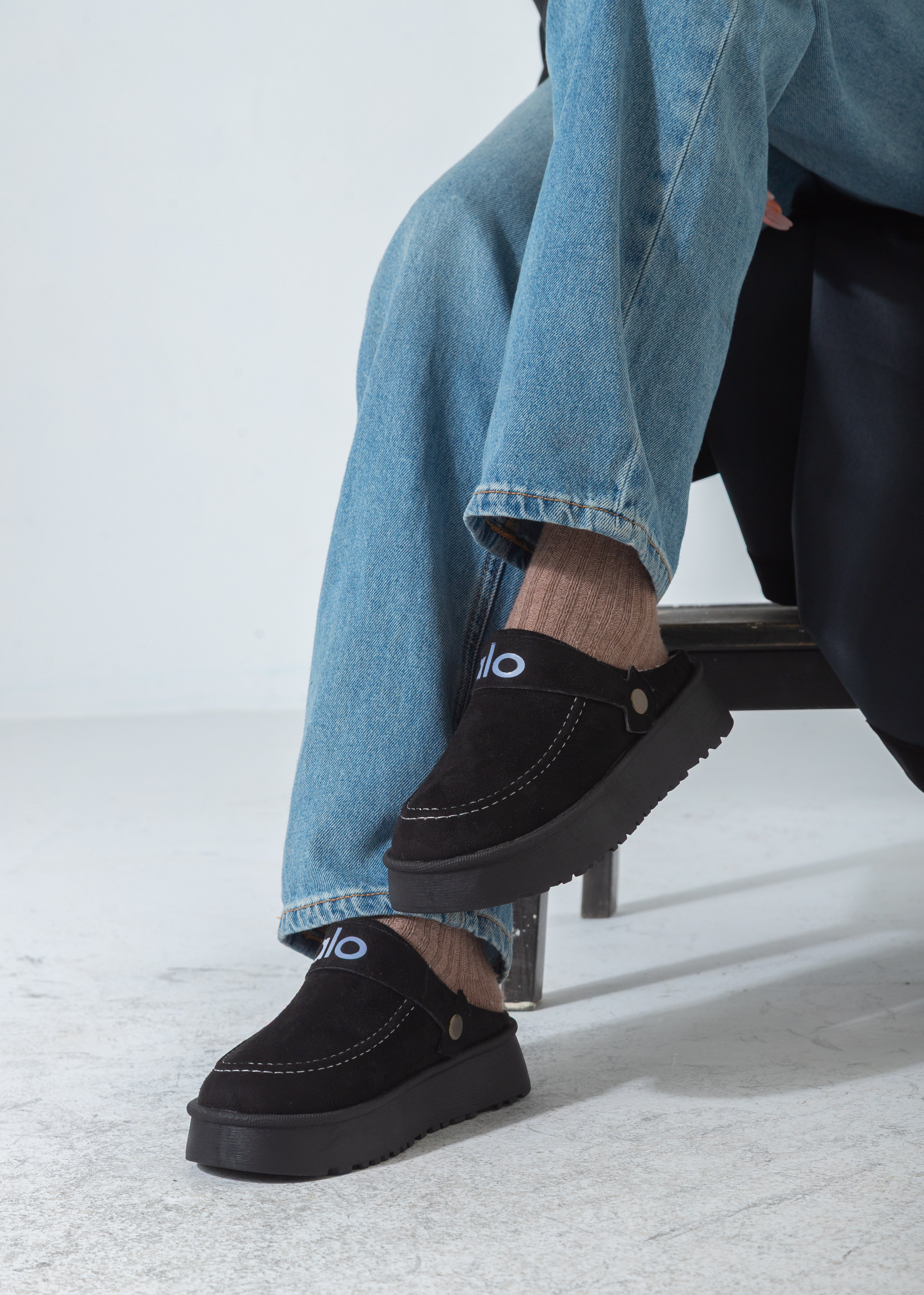 The Cozy Platform Clog-black