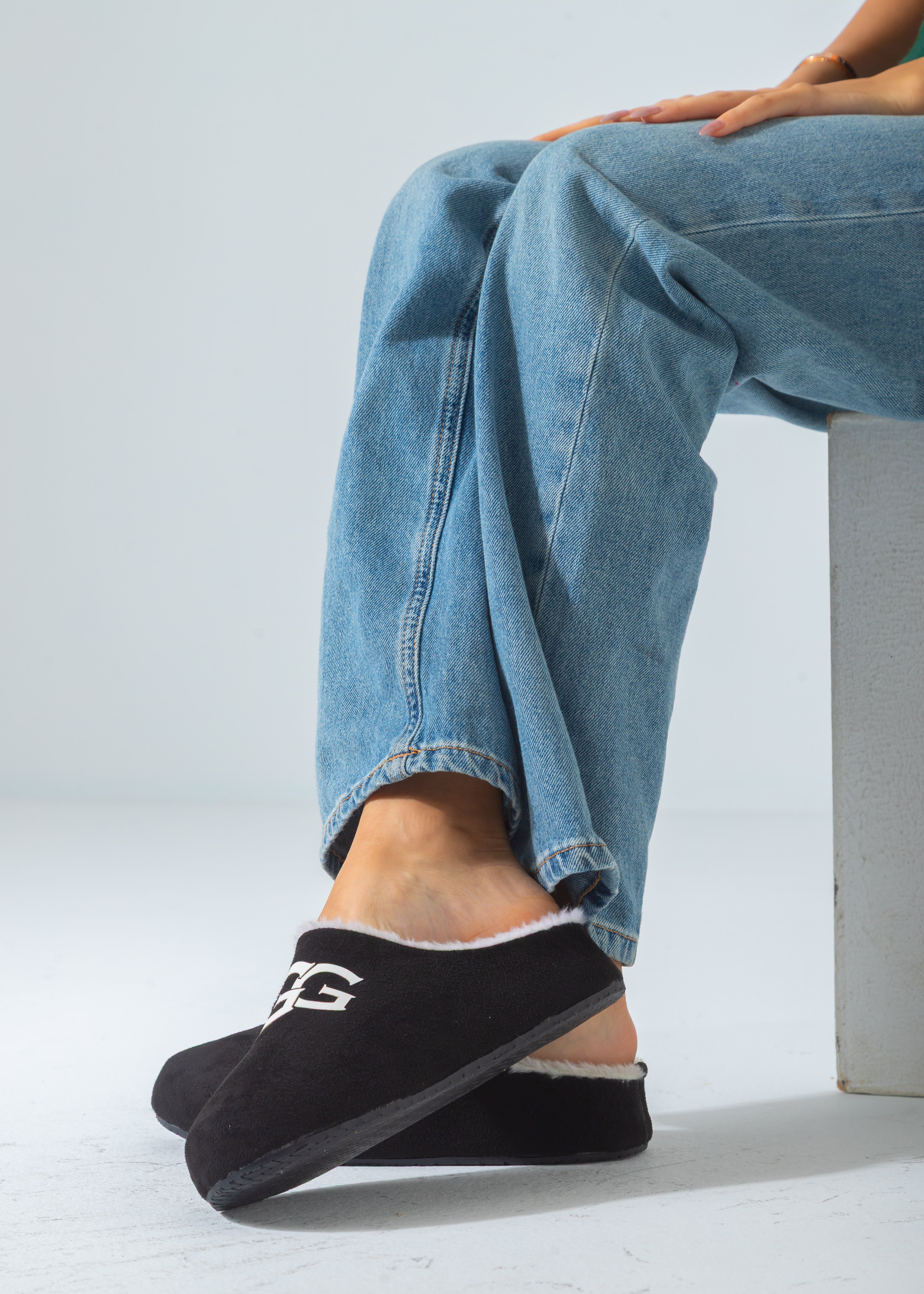 Branded Shearling Colgs-black