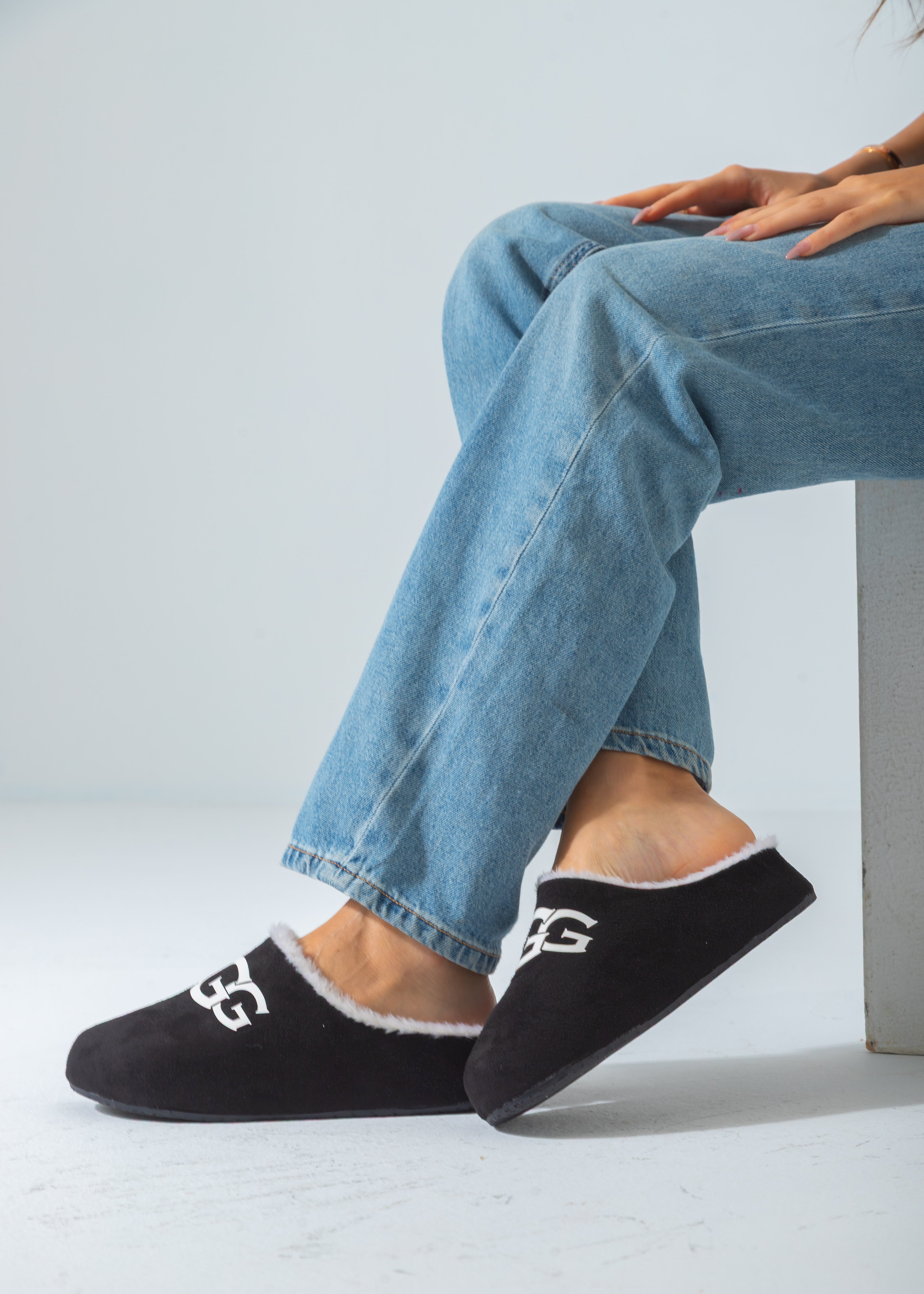 Branded Shearling Colgs-black