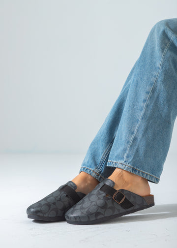 Signature Print Buckle Clog-gray