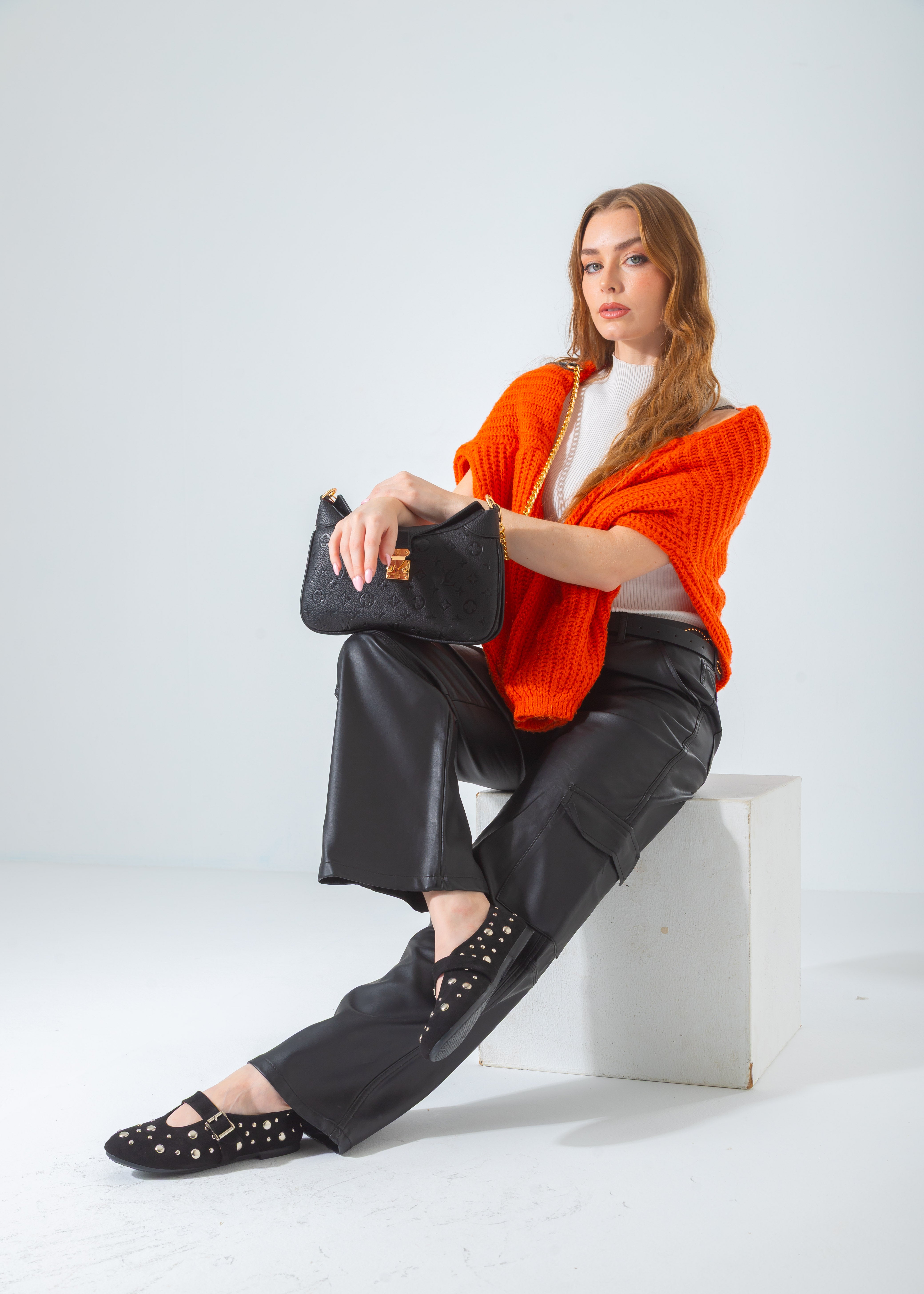 Embossed Chain Shoulder Bag-black