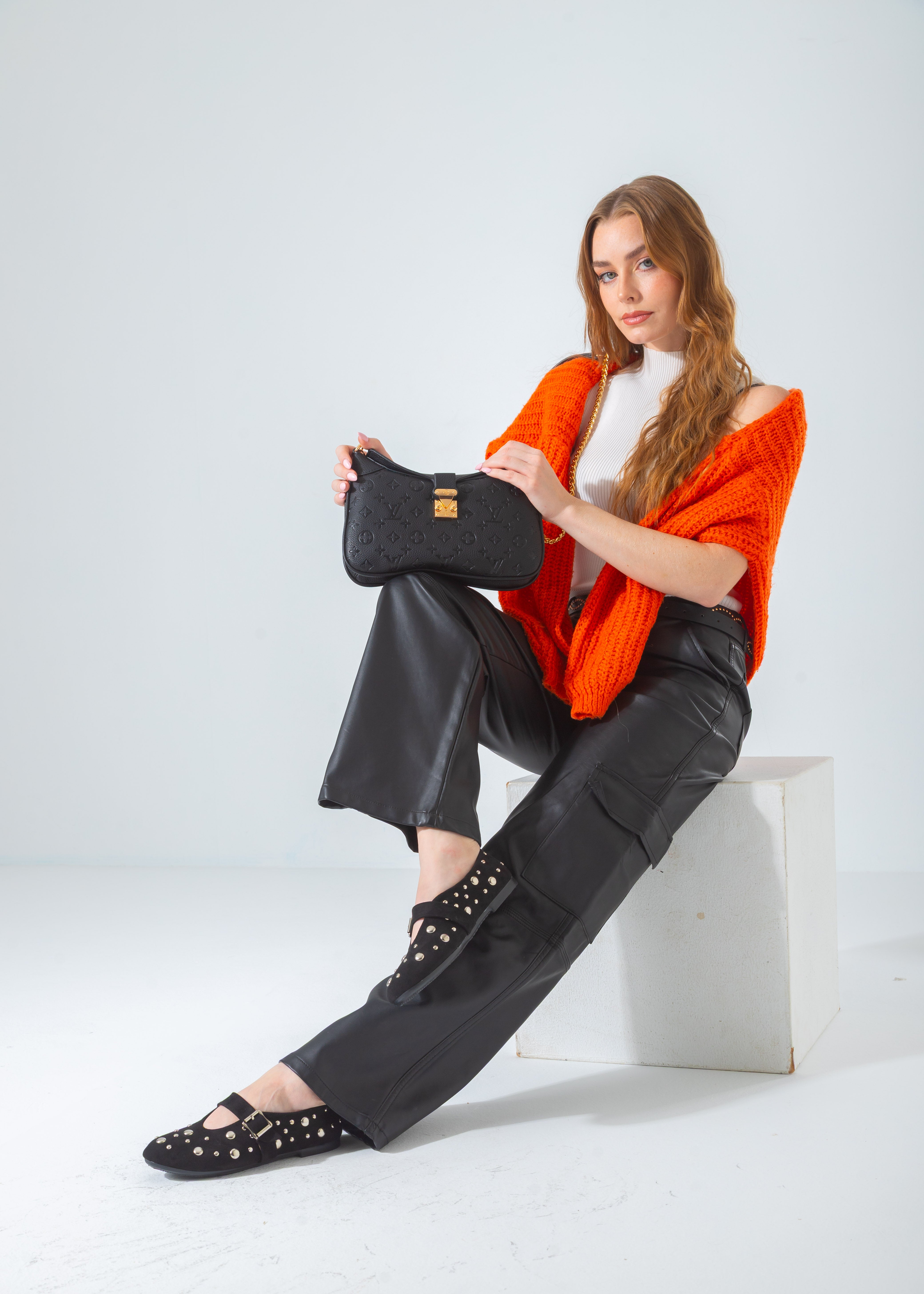 Embossed Chain Shoulder Bag-black