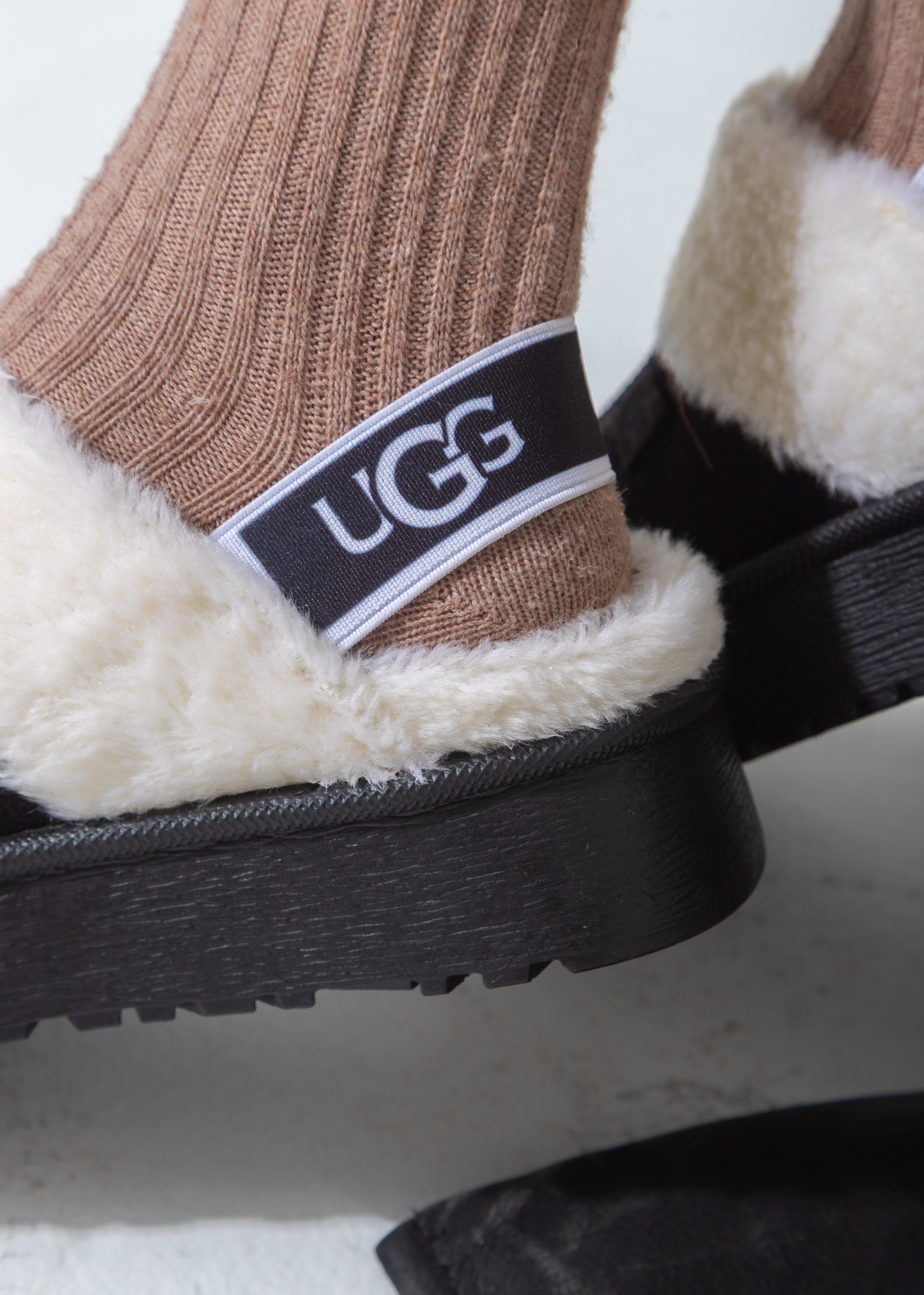 THE Branded Shearling Colgs-black