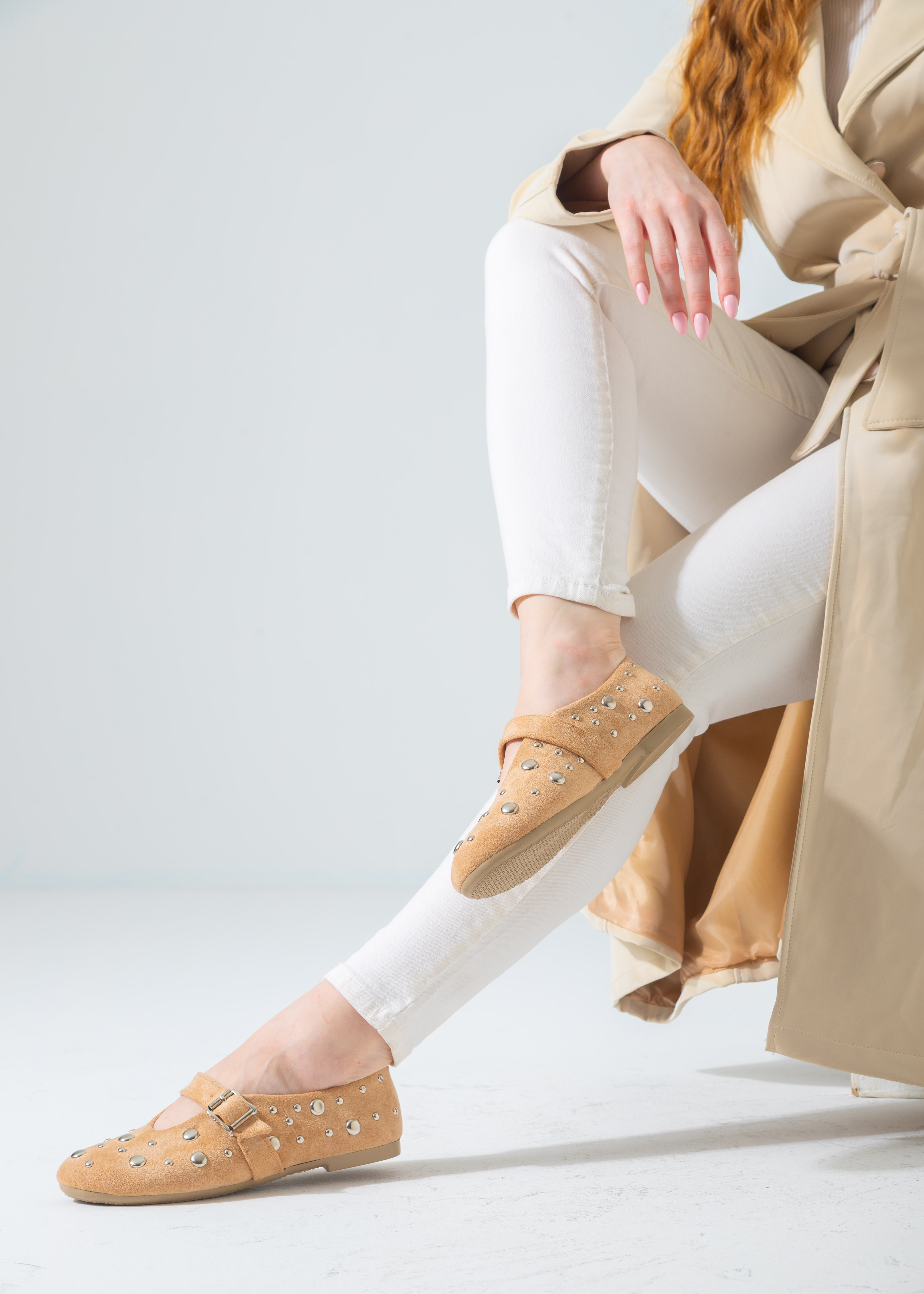 Metallic Rivet Strap Flat-beige