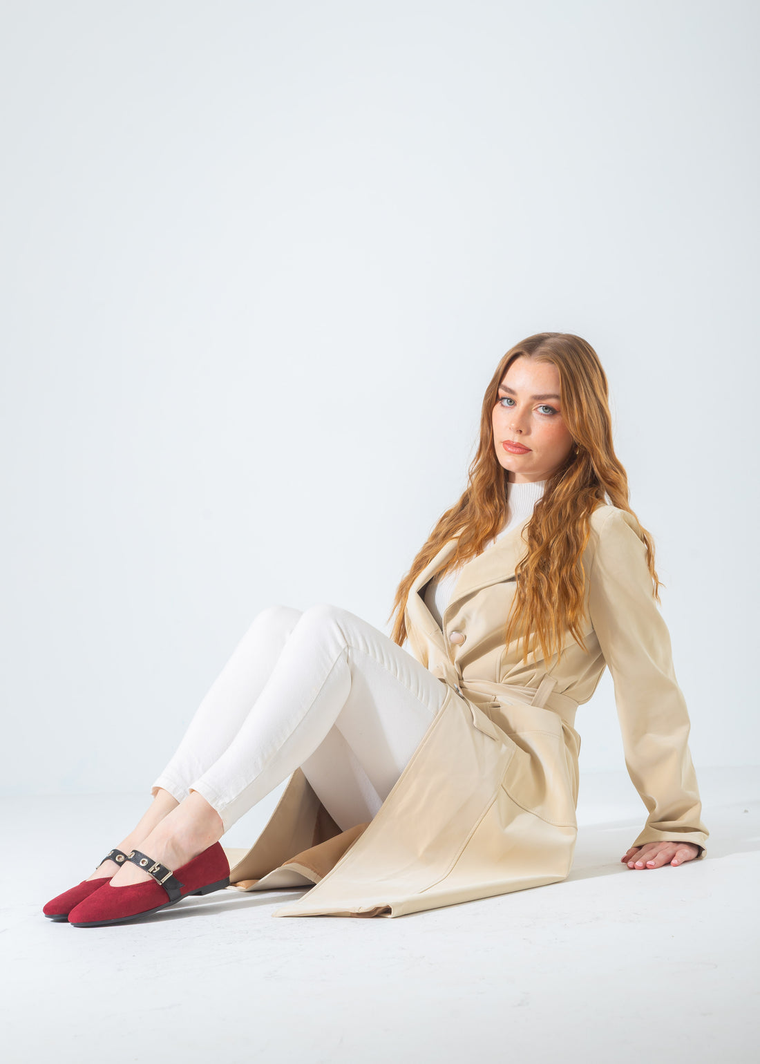 Suede Flat with Buckle and Eyelet Strap-marron