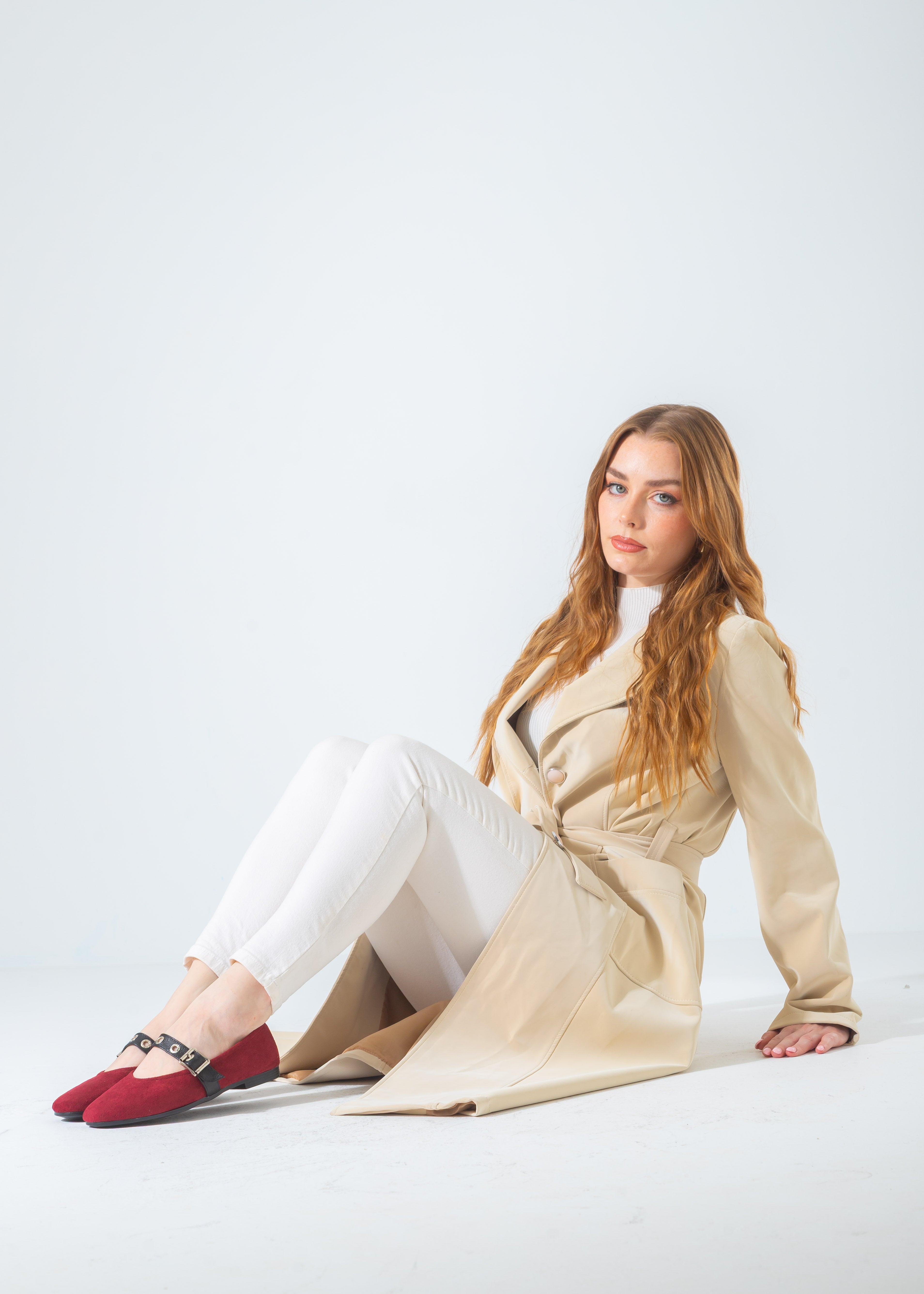 Suede Flat with Buckle and Eyelet Strap-marron