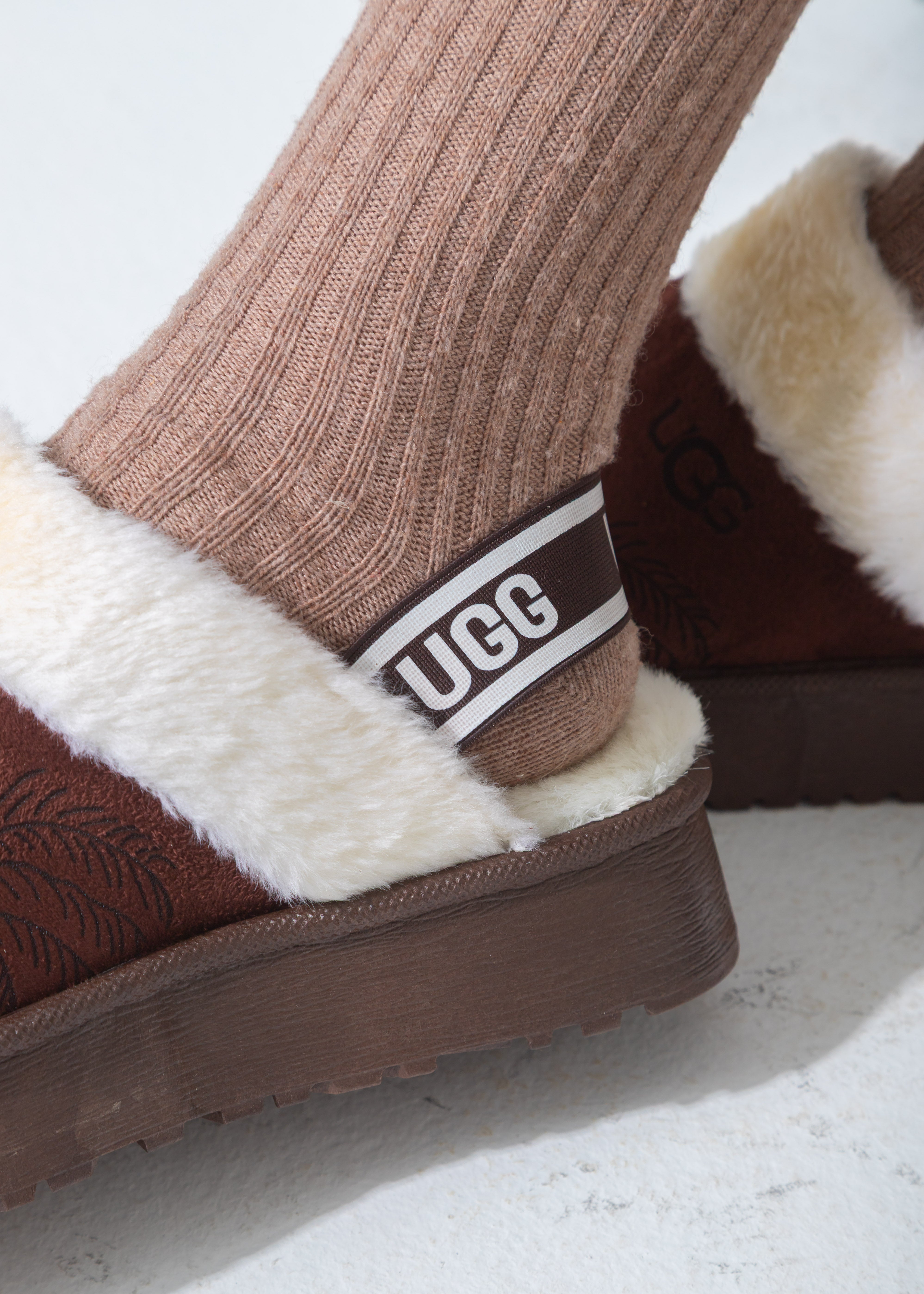 THE Branded Shearling Colgs-brown