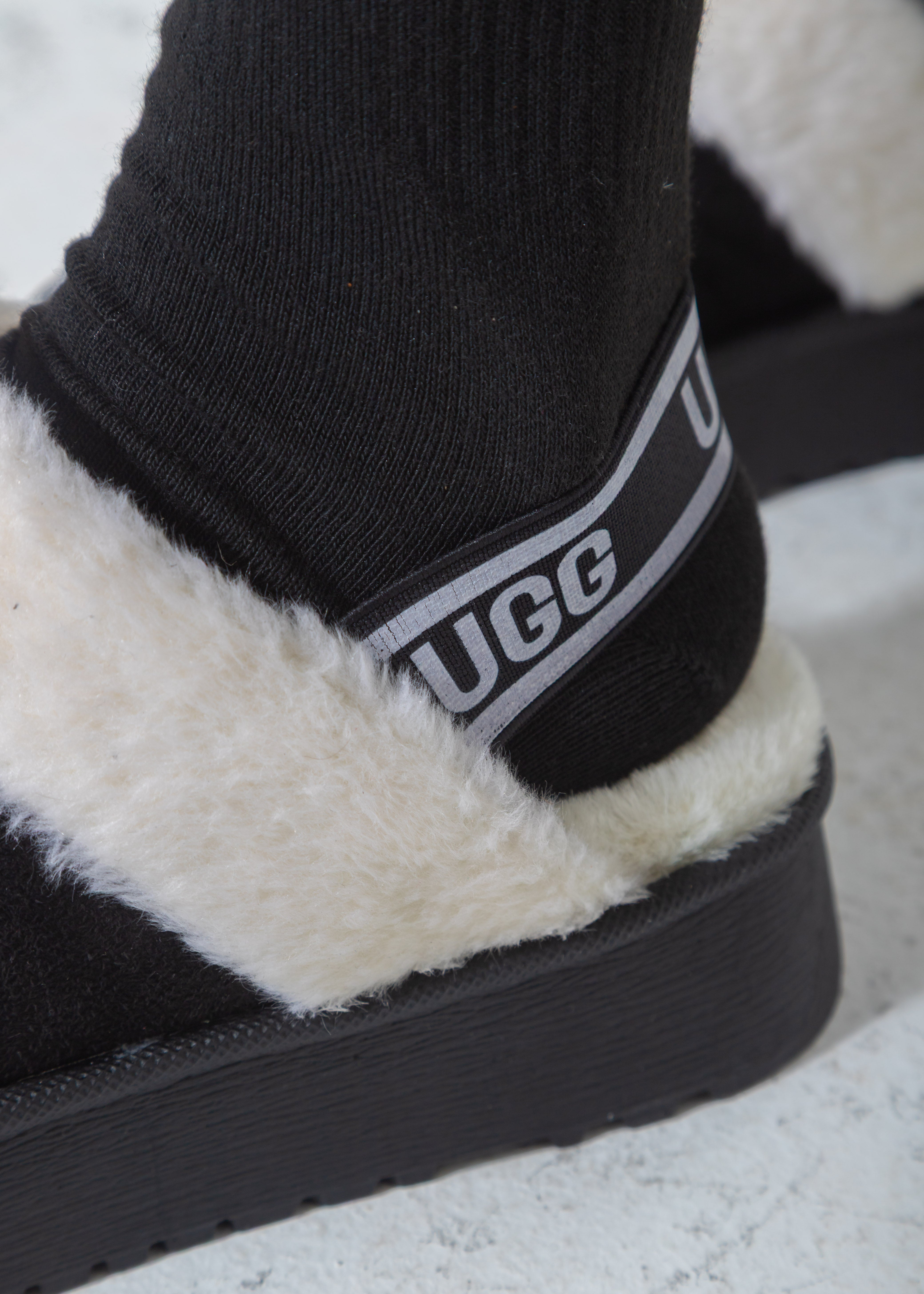 Elastic Strap Cozy Platform Clogs-black