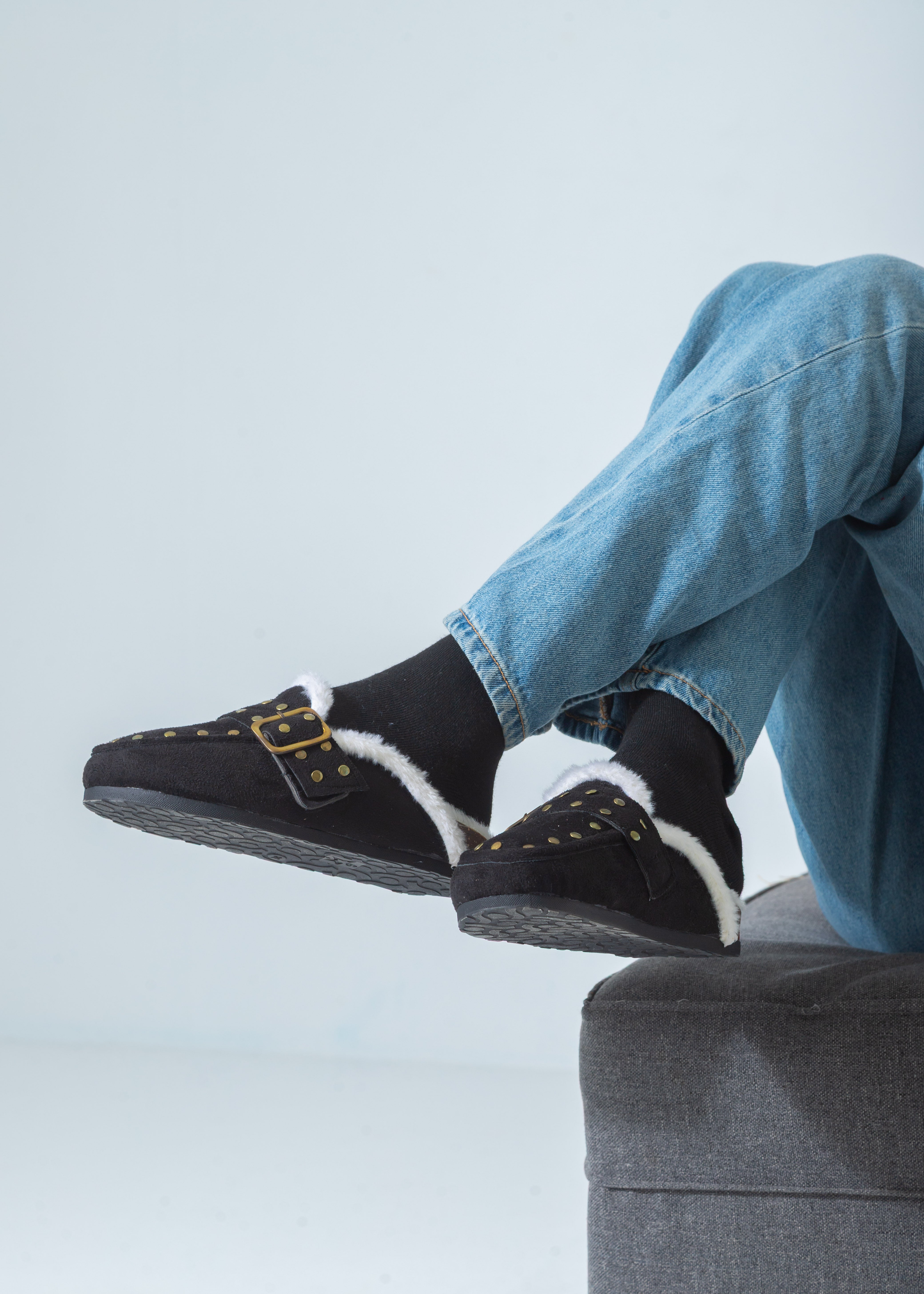 Stud-Detail Cozy Clogs-black