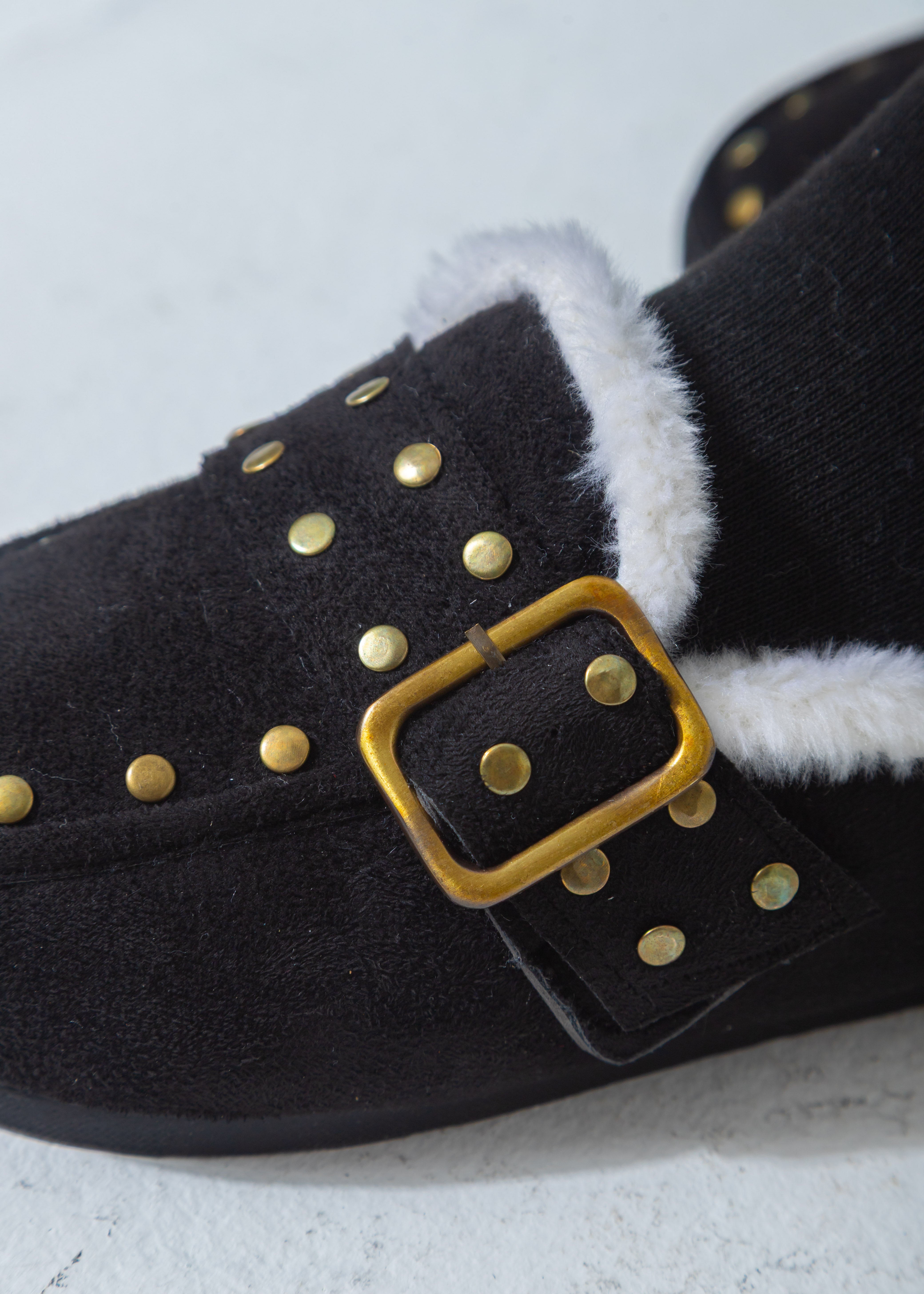 Stud-Detail Cozy Clogs-black