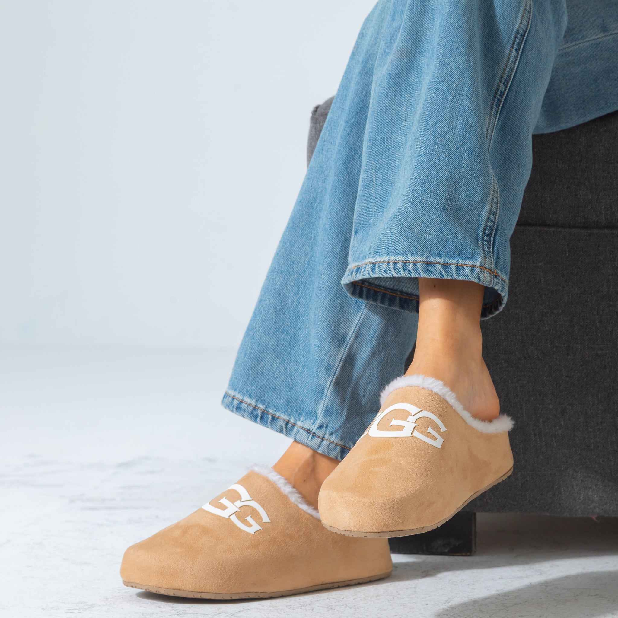 Branded Shearling Colgs-beige