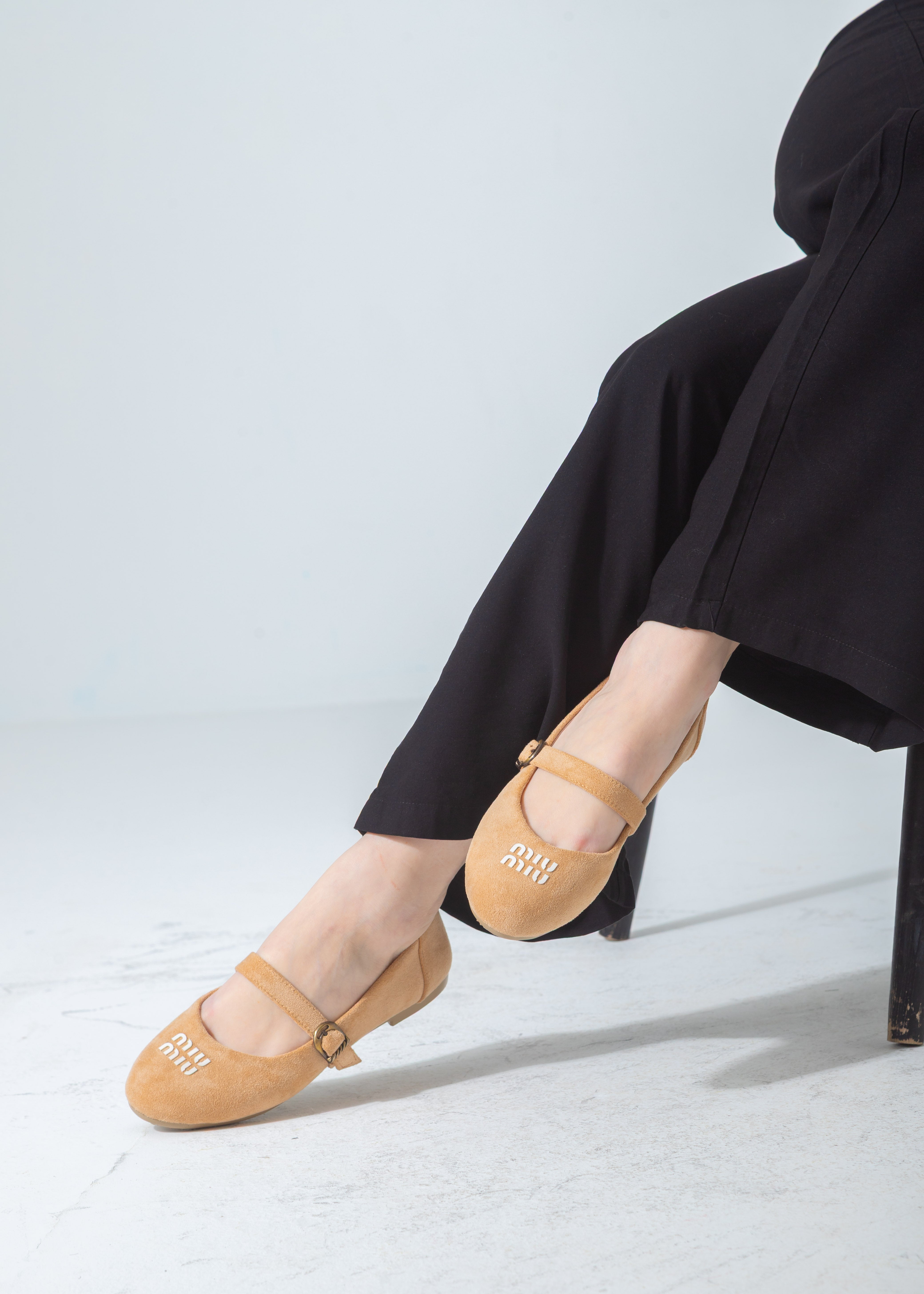 Suede Buckle Strap Flat-beige