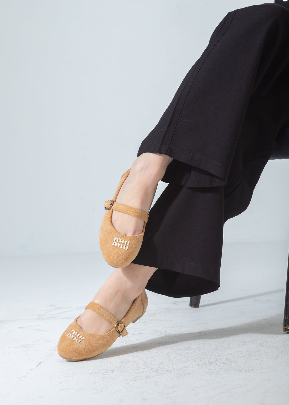 Suede Buckle Strap Flat-beige