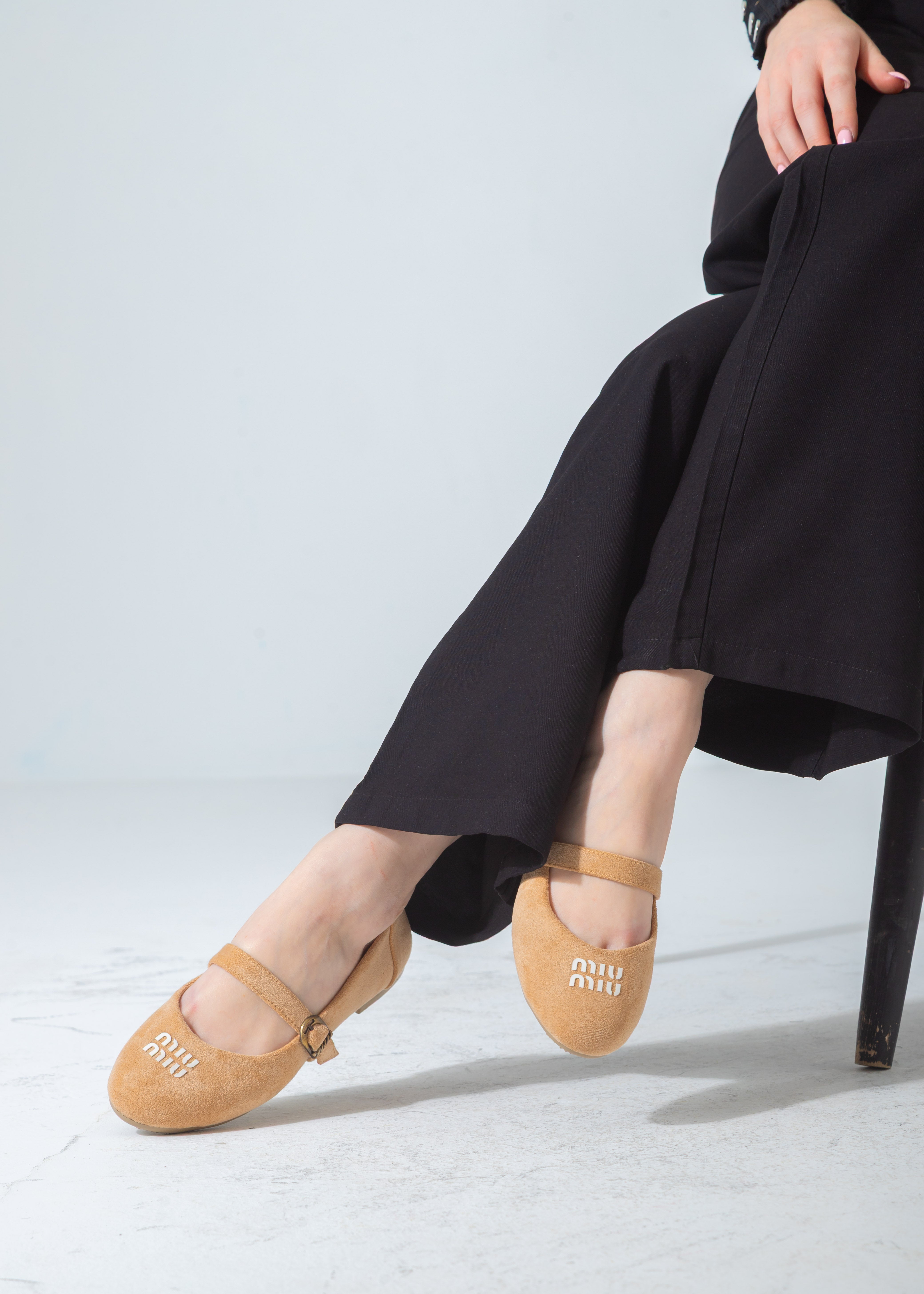 Suede Buckle Strap Flat-beige