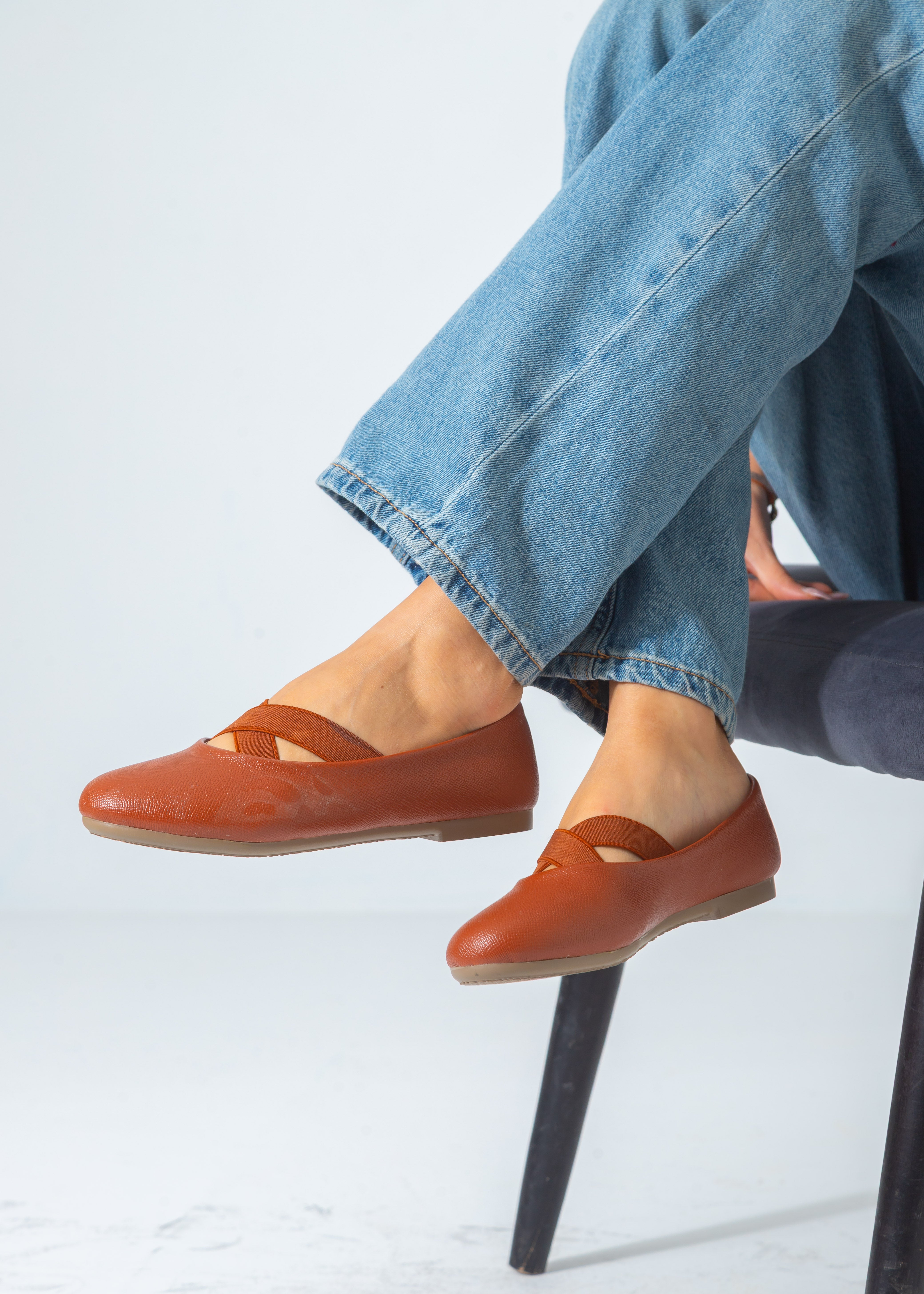 Criss-Cross Elastic Flat-camel