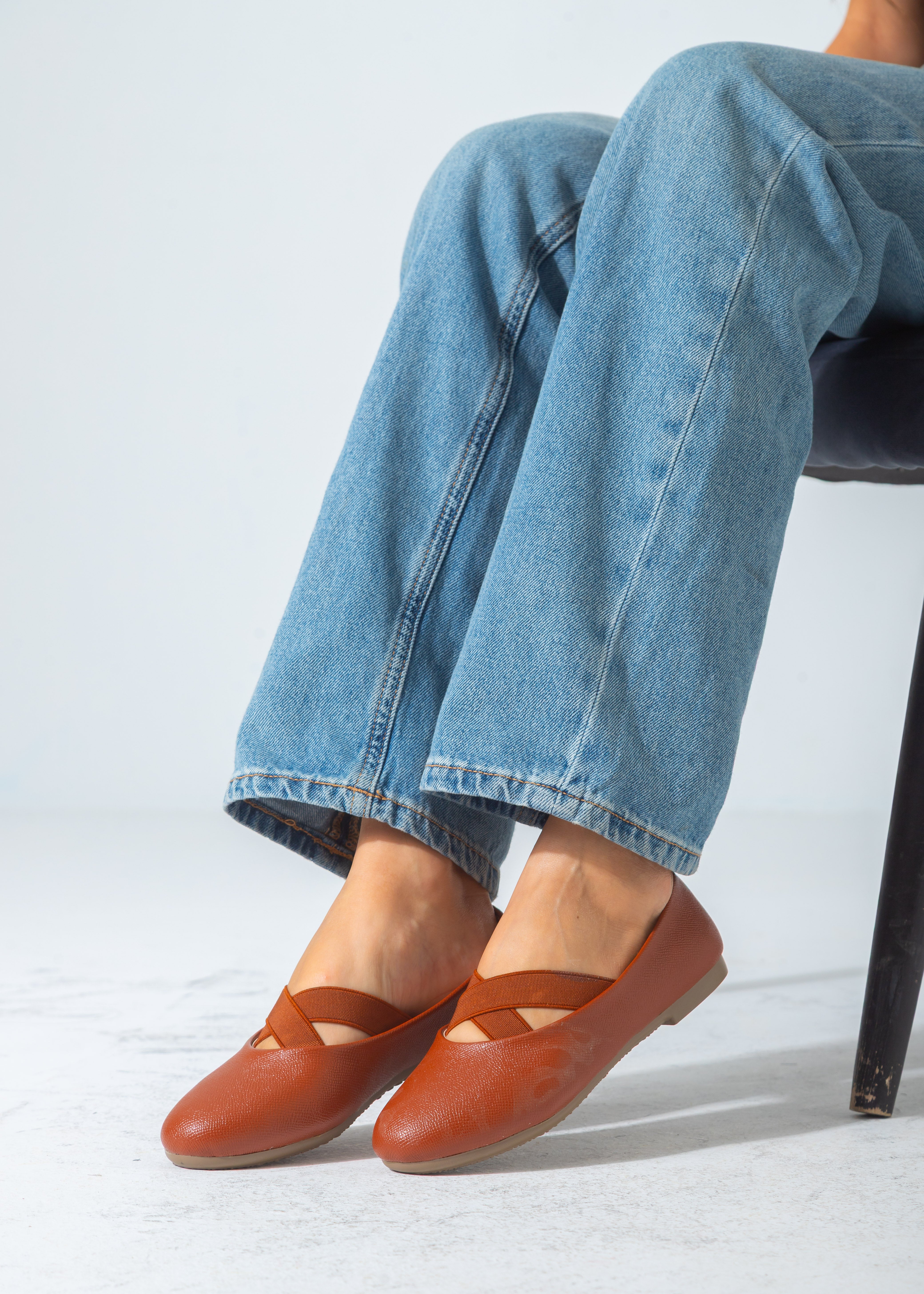 Criss-Cross Elastic Flat-camel