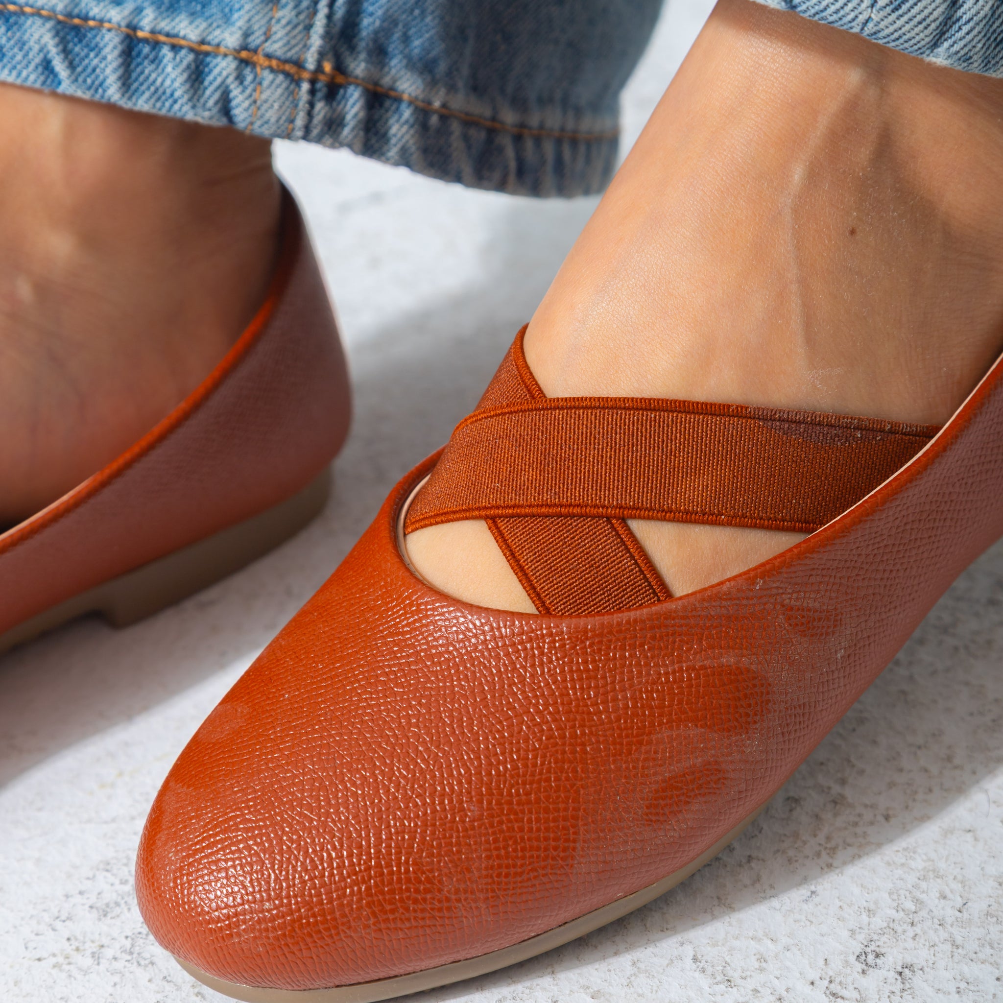 Criss-Cross Elastic Flat-camel