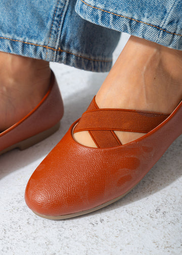 Criss-Cross Elastic Flat-camel