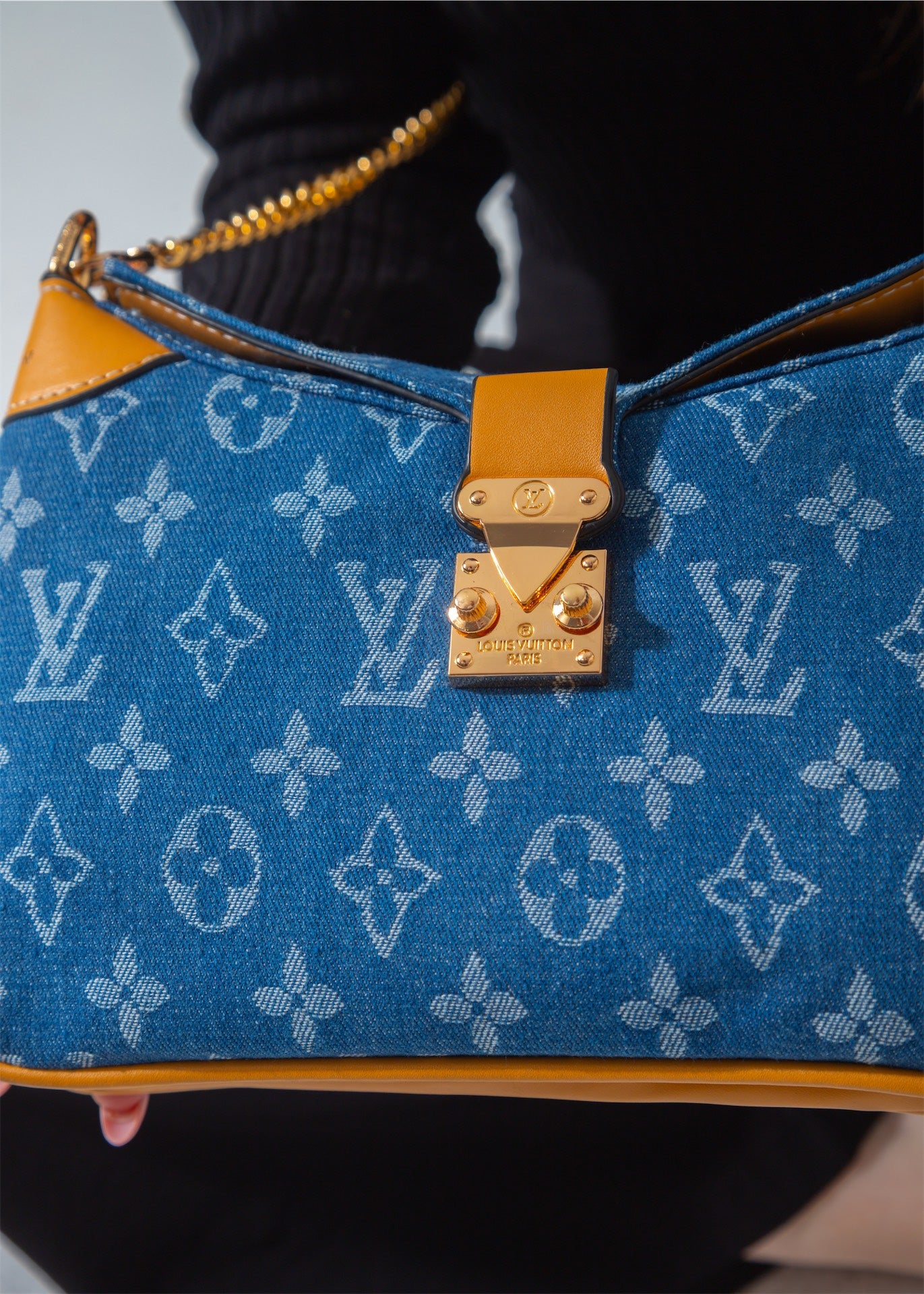 Embossed Chain Shoulder Bag-jeans