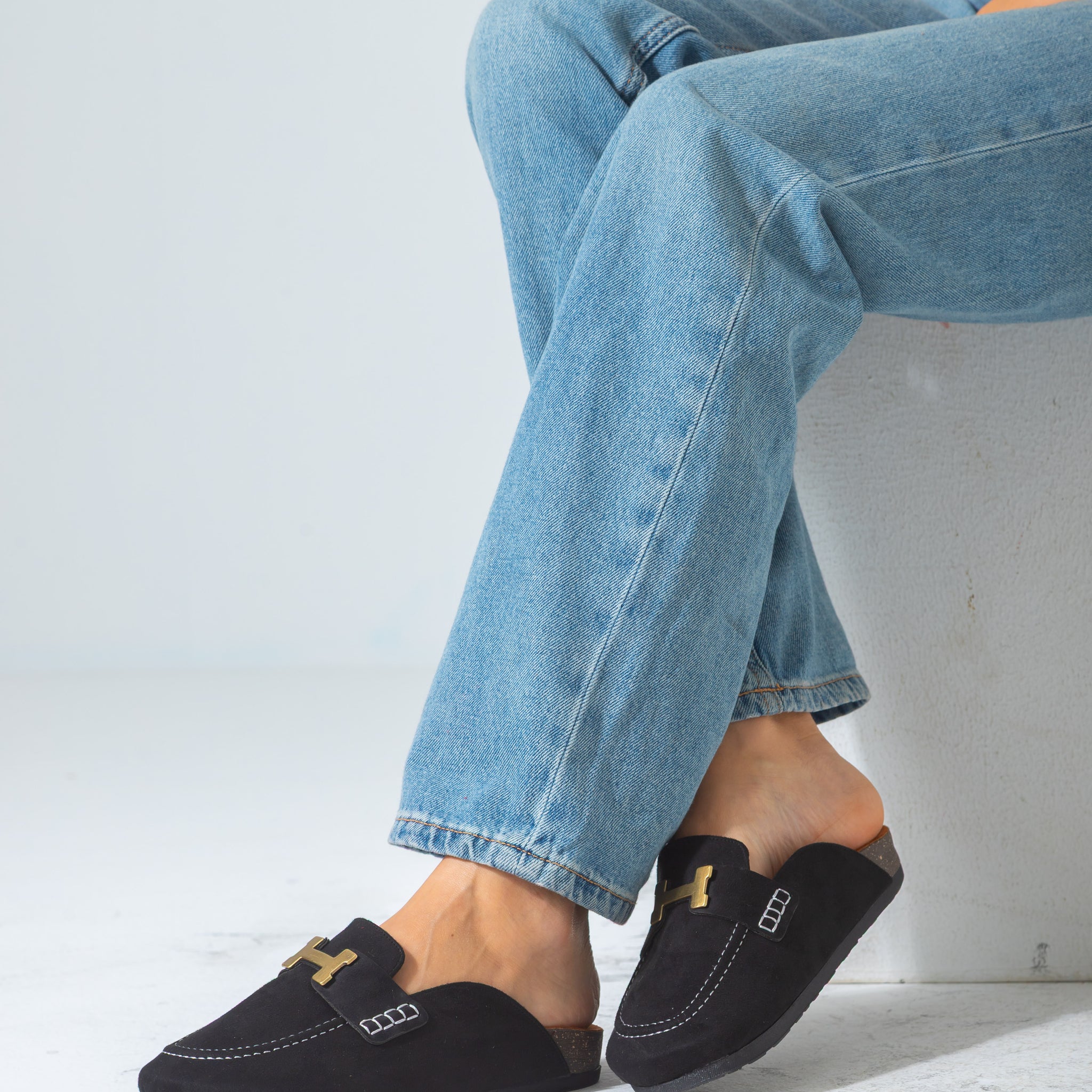 The Classic H-Bar Clog-black