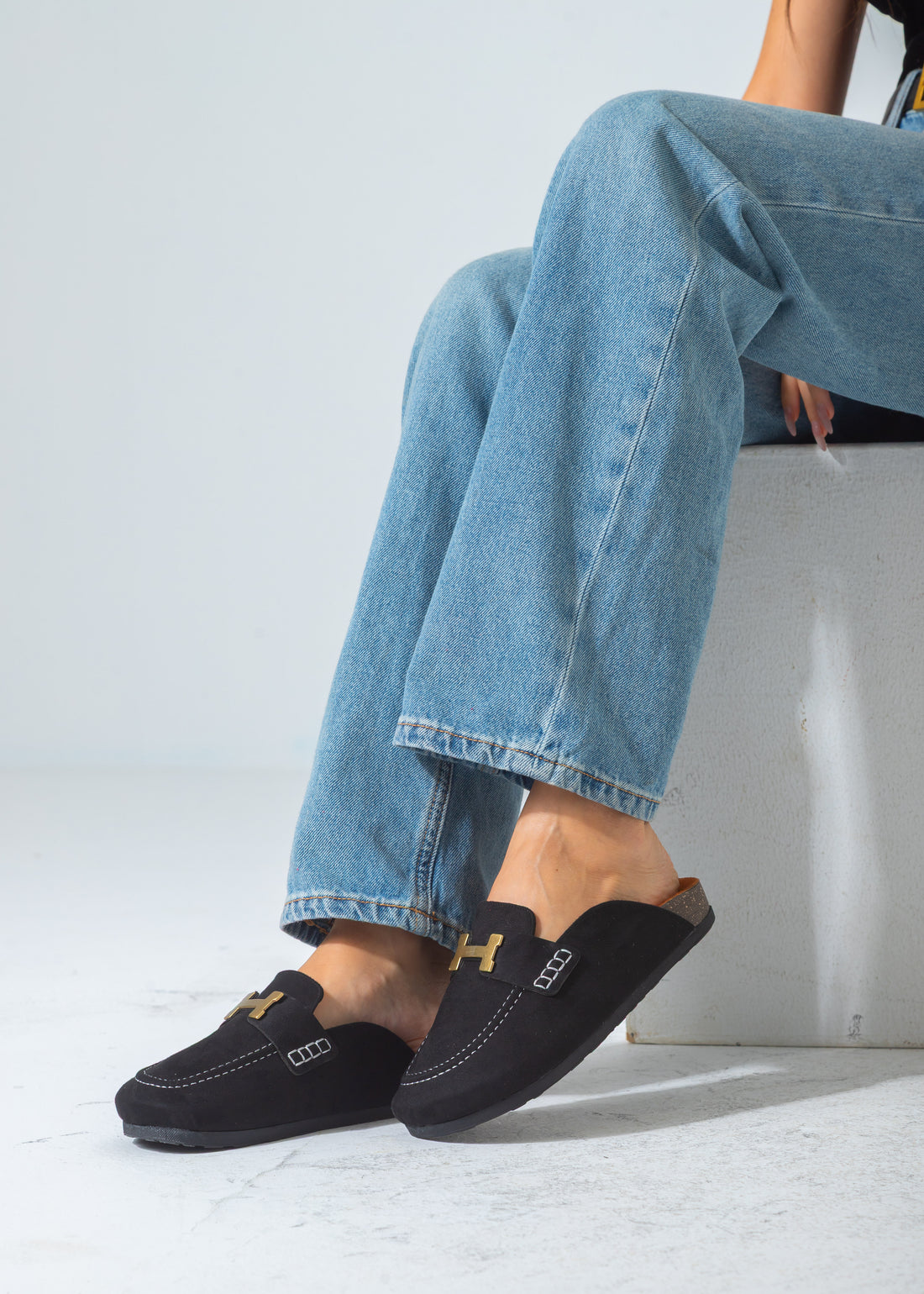 The Classic H-Bar Clog-black