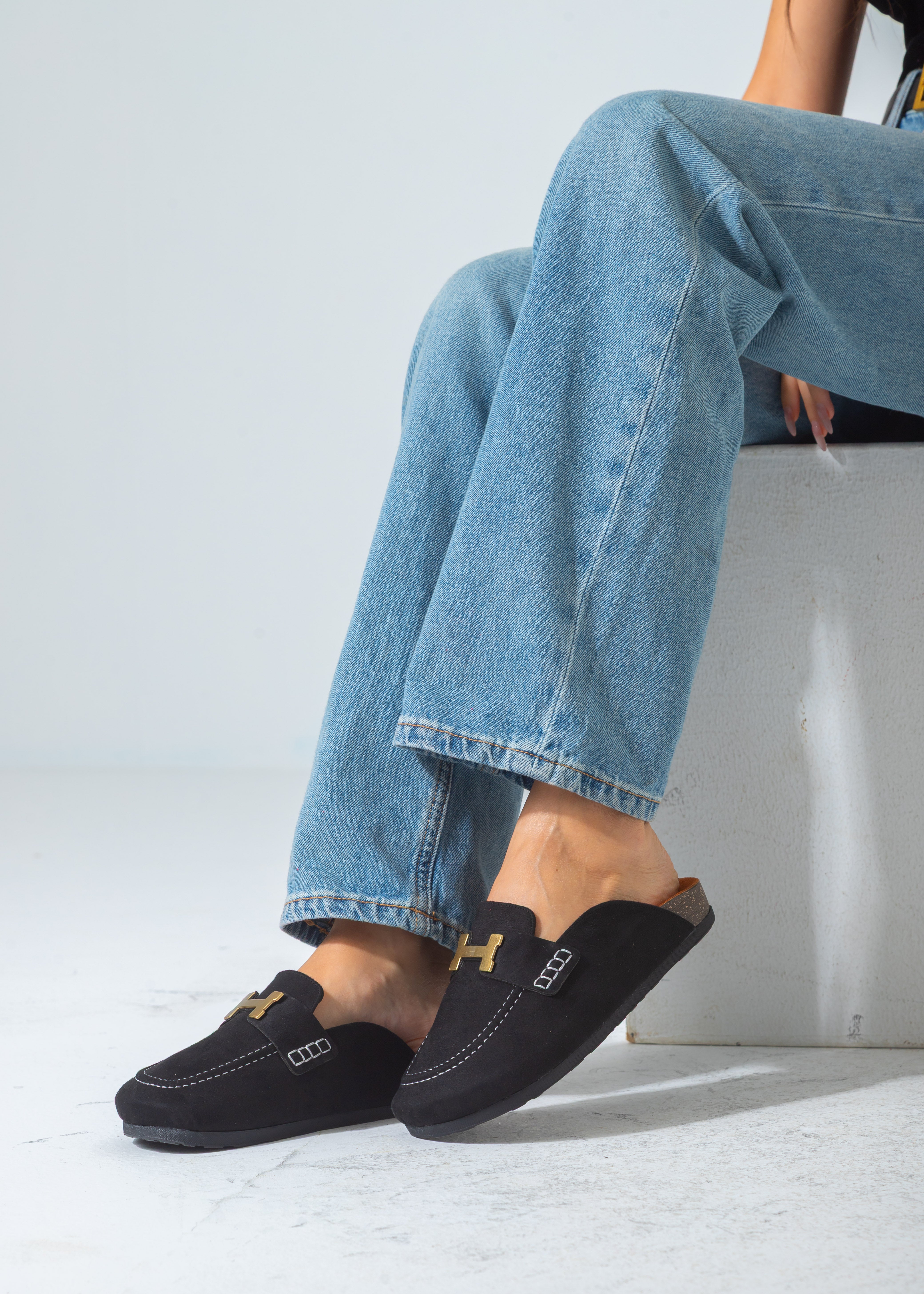 The Classic H-Bar Clog-black