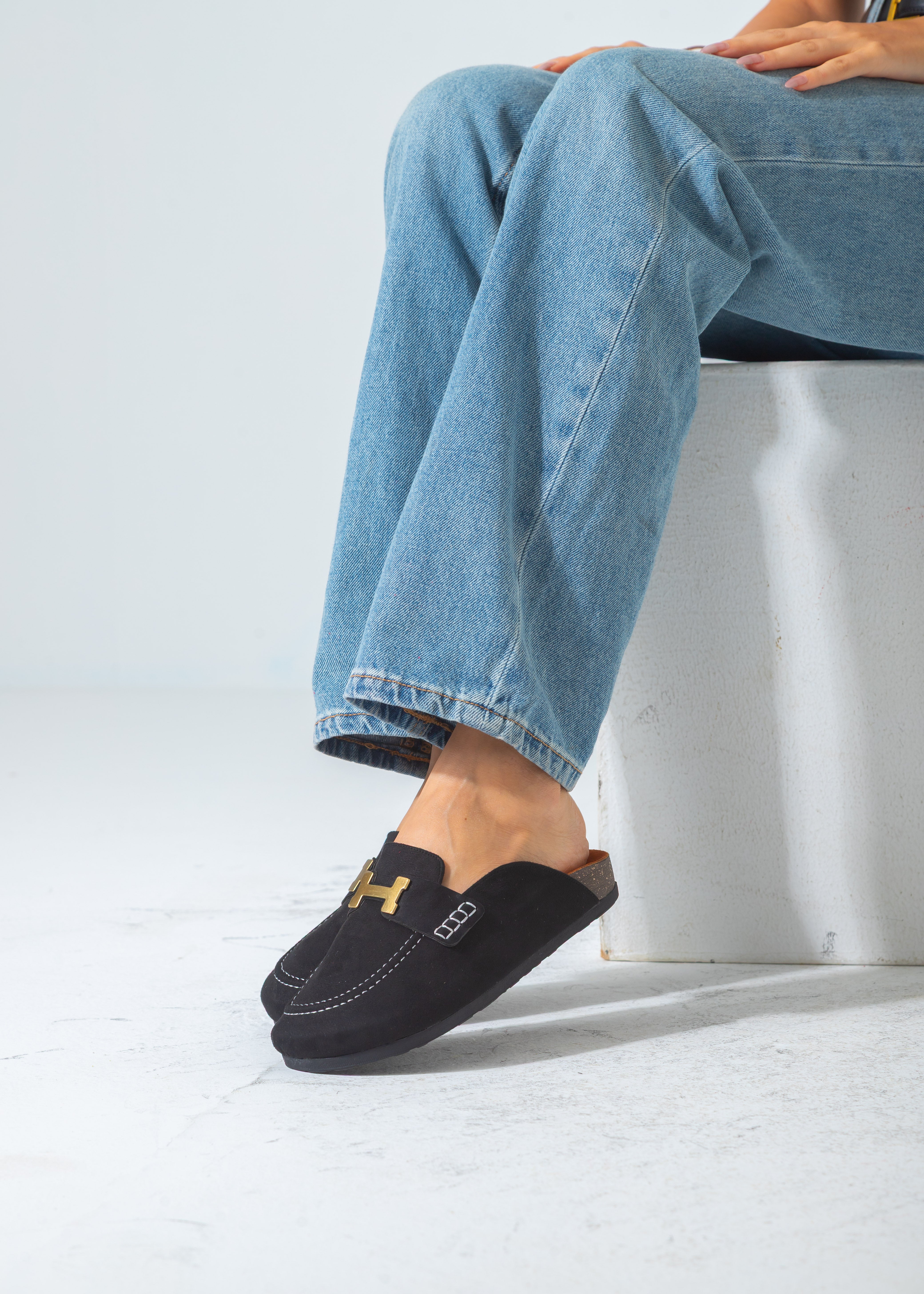 The Classic H-Bar Clog-black