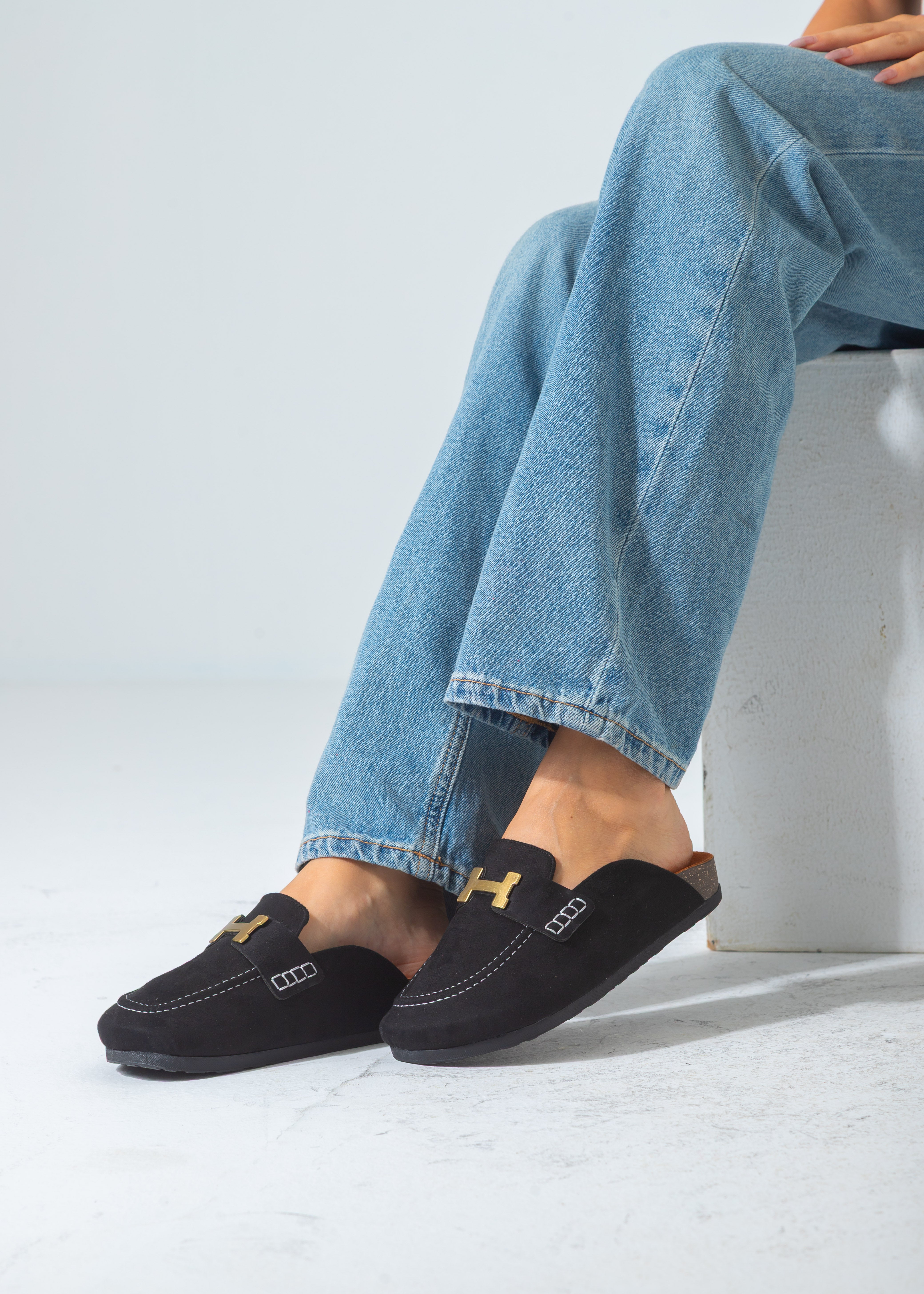 The Classic H-Bar Clog-black