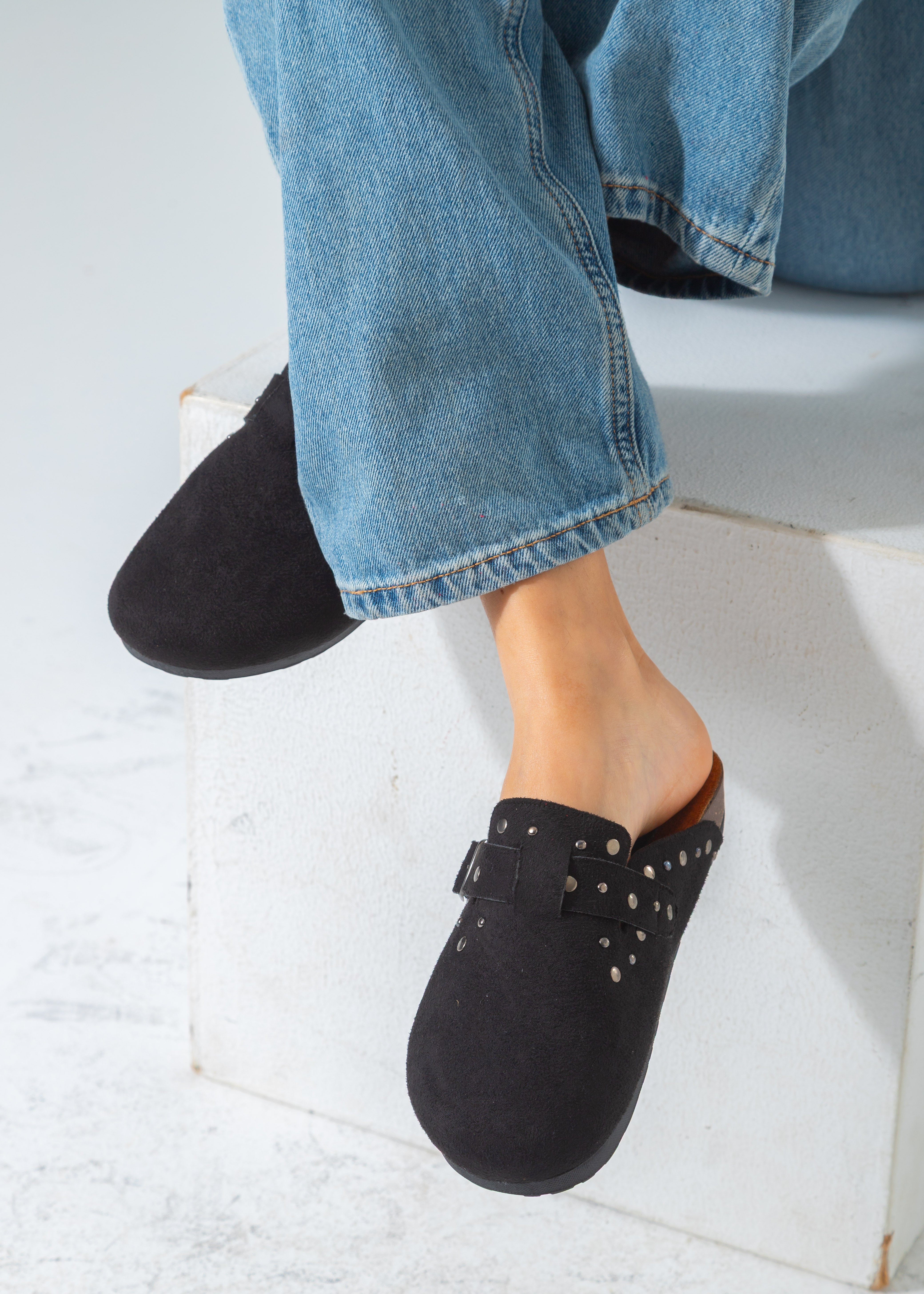 Stud-Trim Clog-black