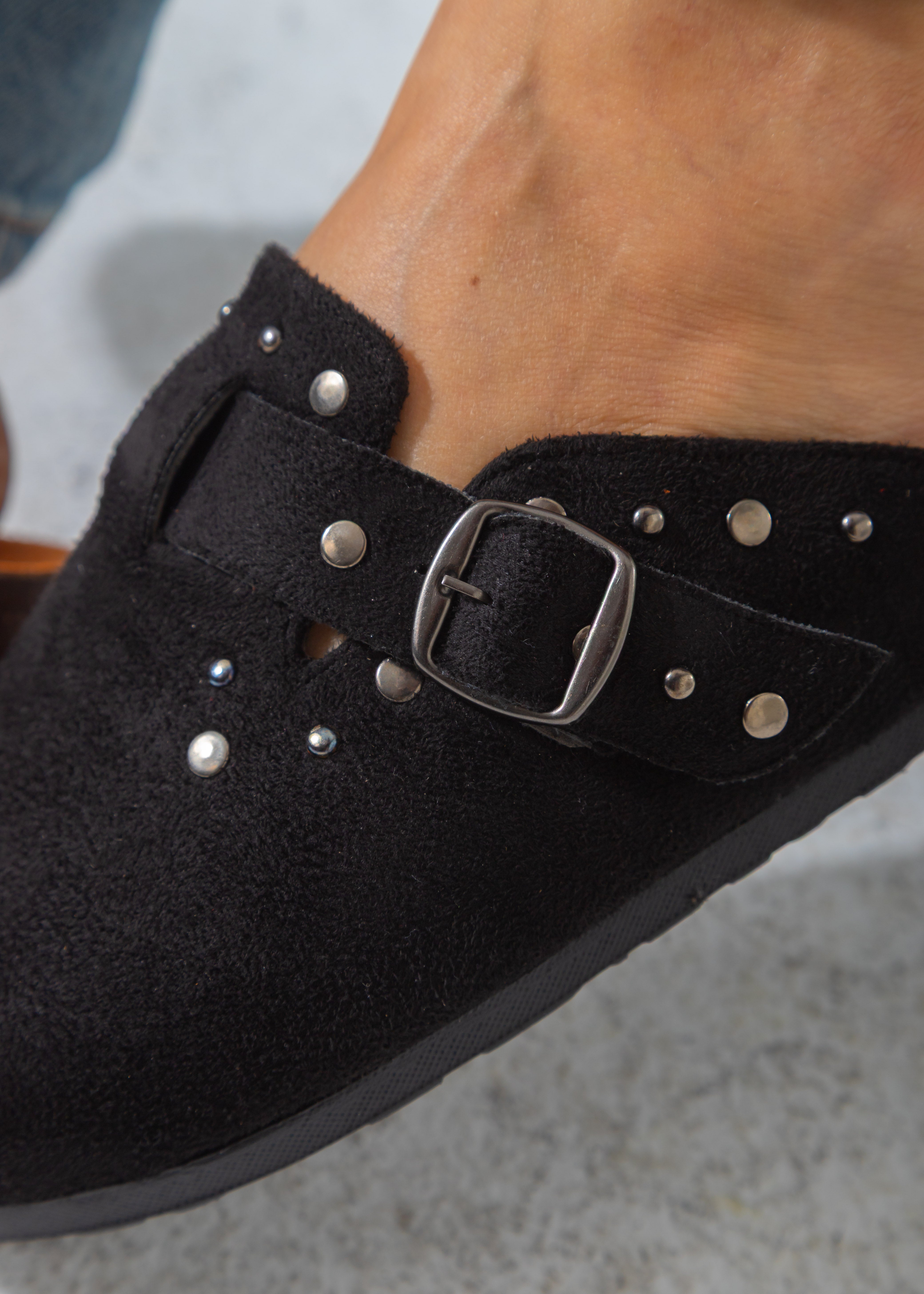 Stud-Trim Clog-black