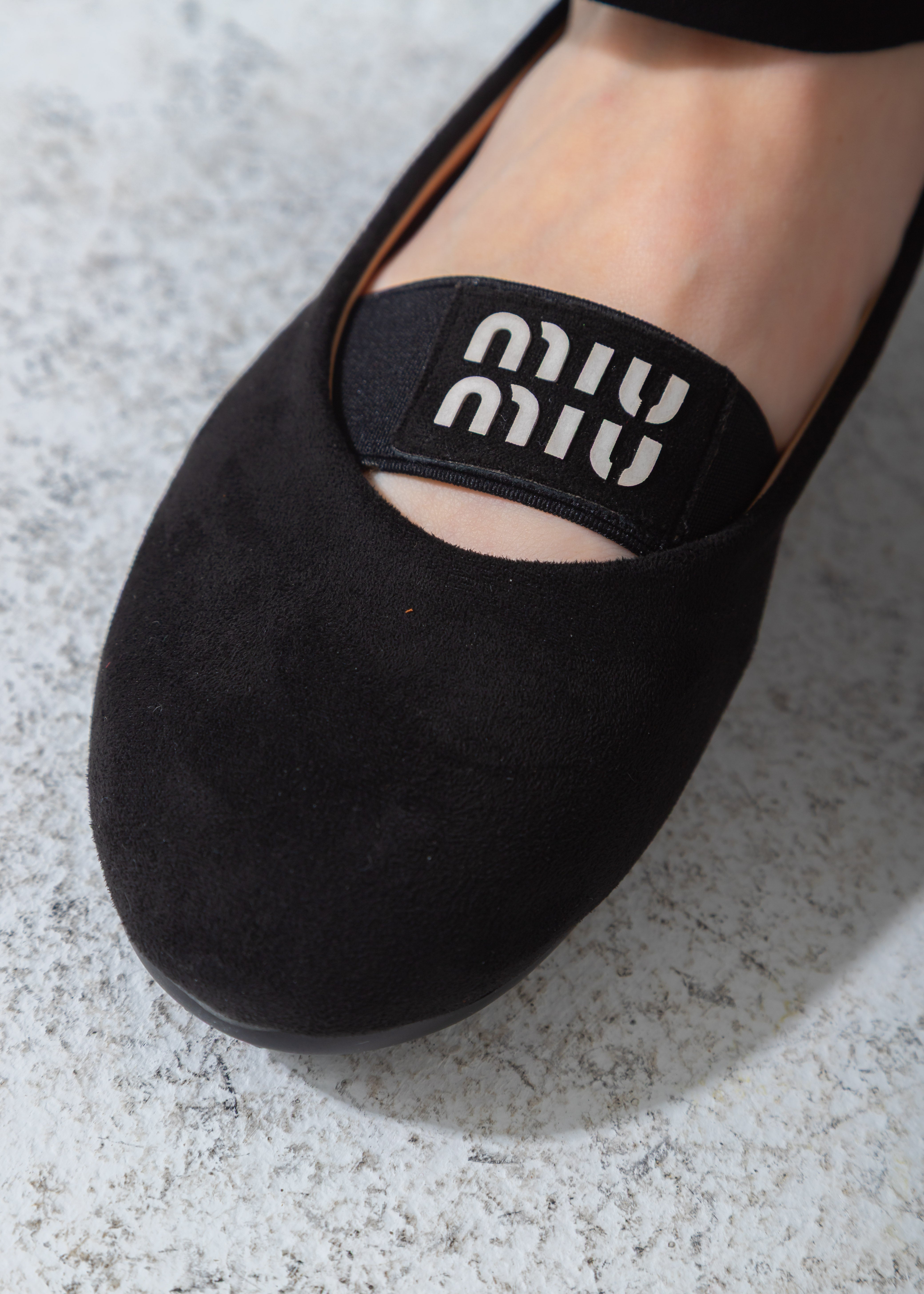 Suede Logo-Strap Flat-black