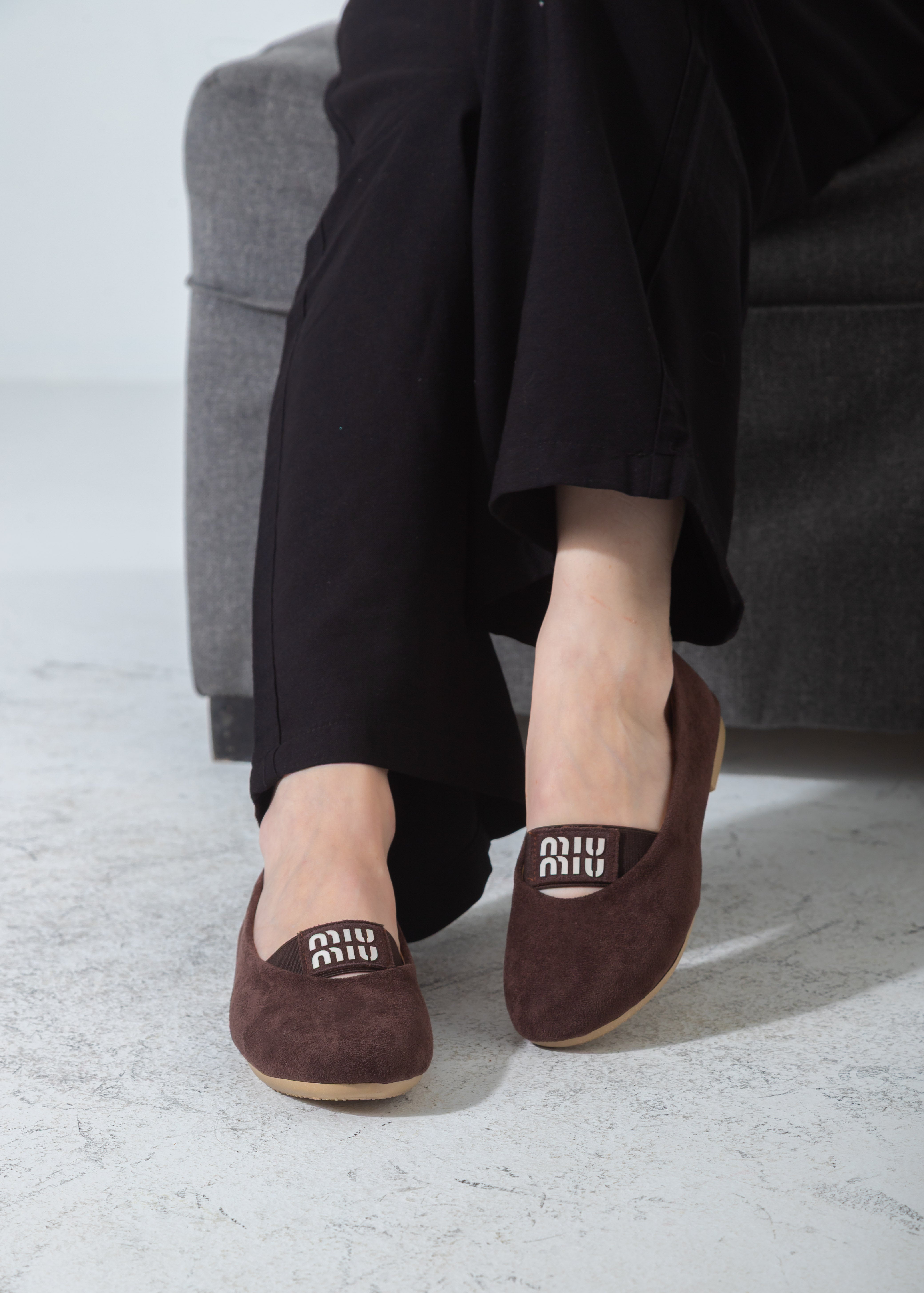 Suede Logo-Strap Flat-brown